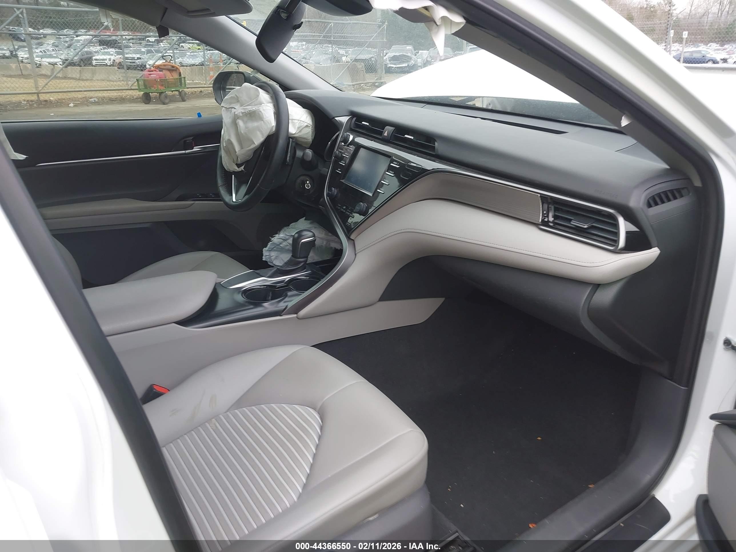 TOYOTA CAMRY image 5