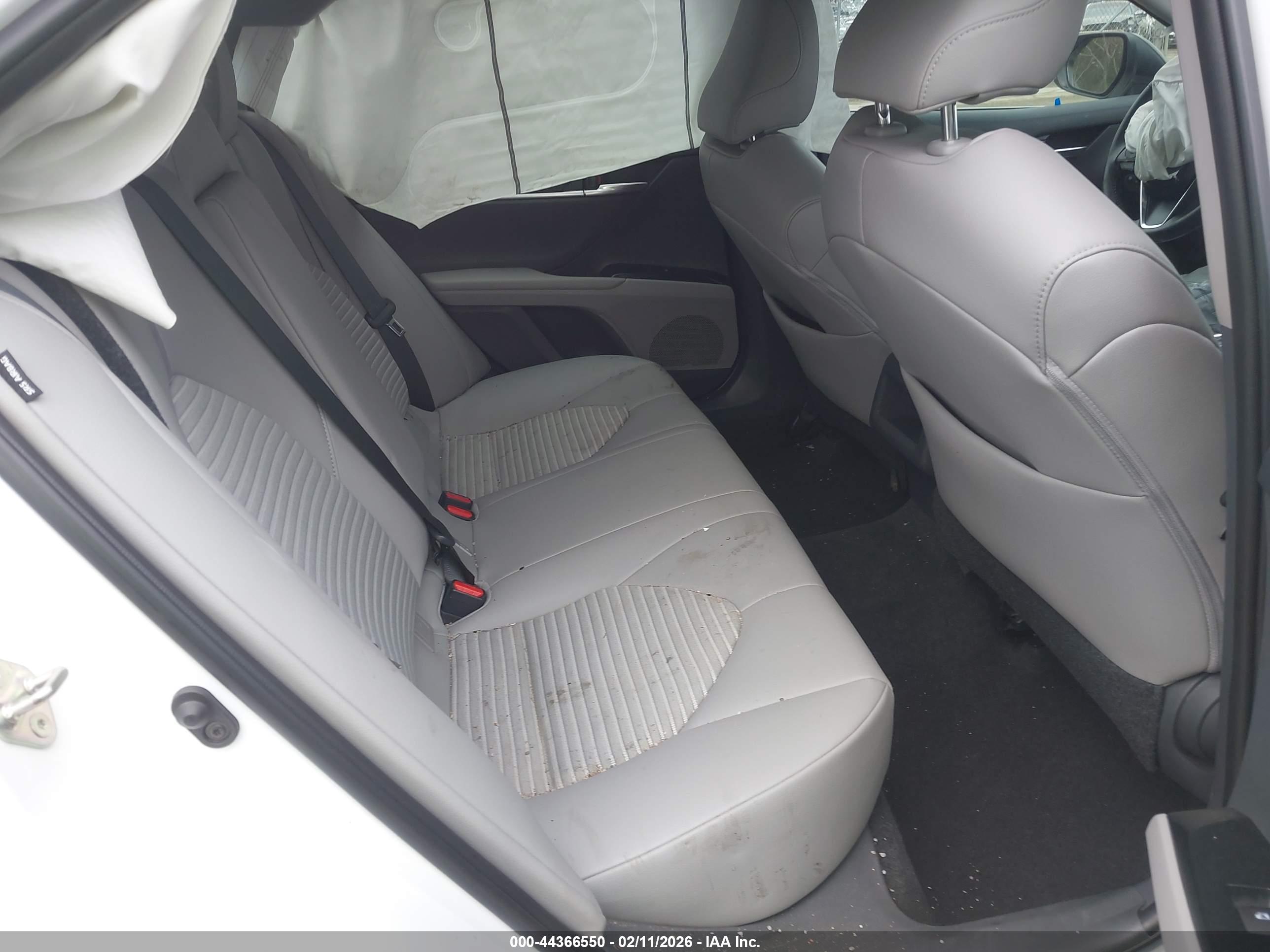 TOYOTA CAMRY image 8