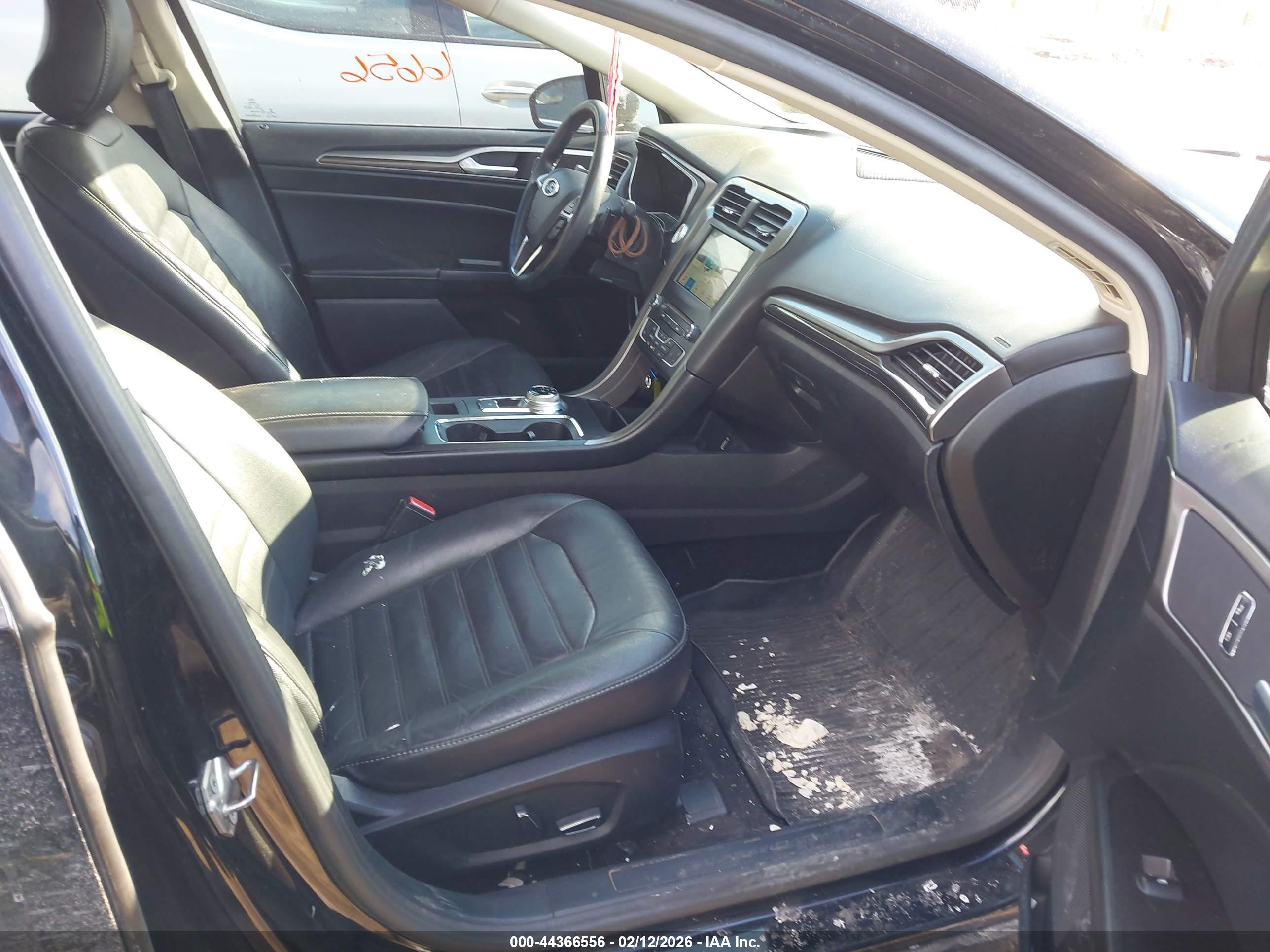 FORD FUSION image 5
