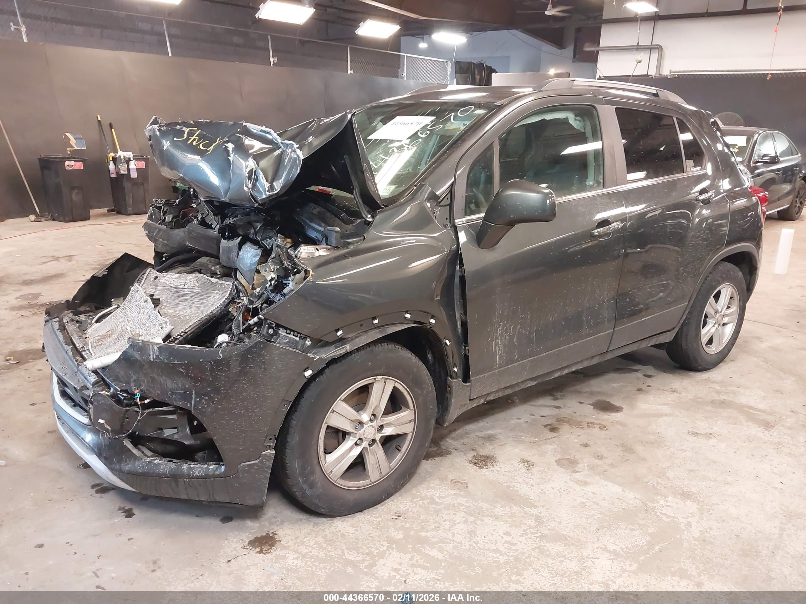 CHEVROLET TRAX image 2