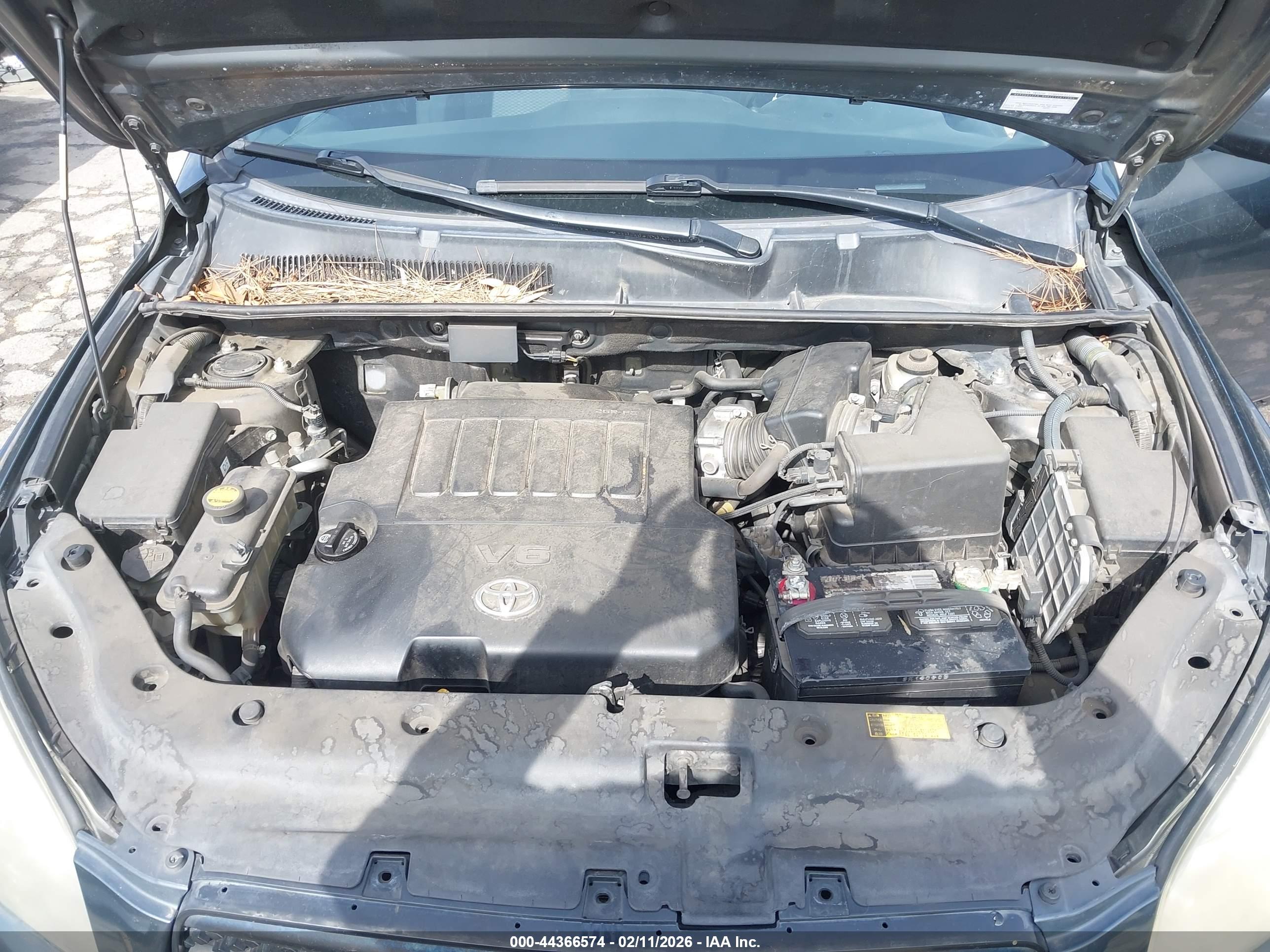 TOYOTA RAV4 image 10