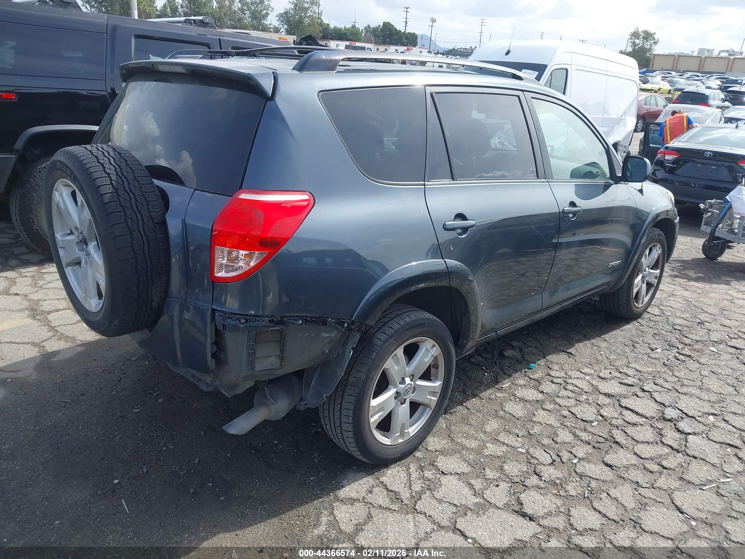 TOYOTA RAV4 image 4