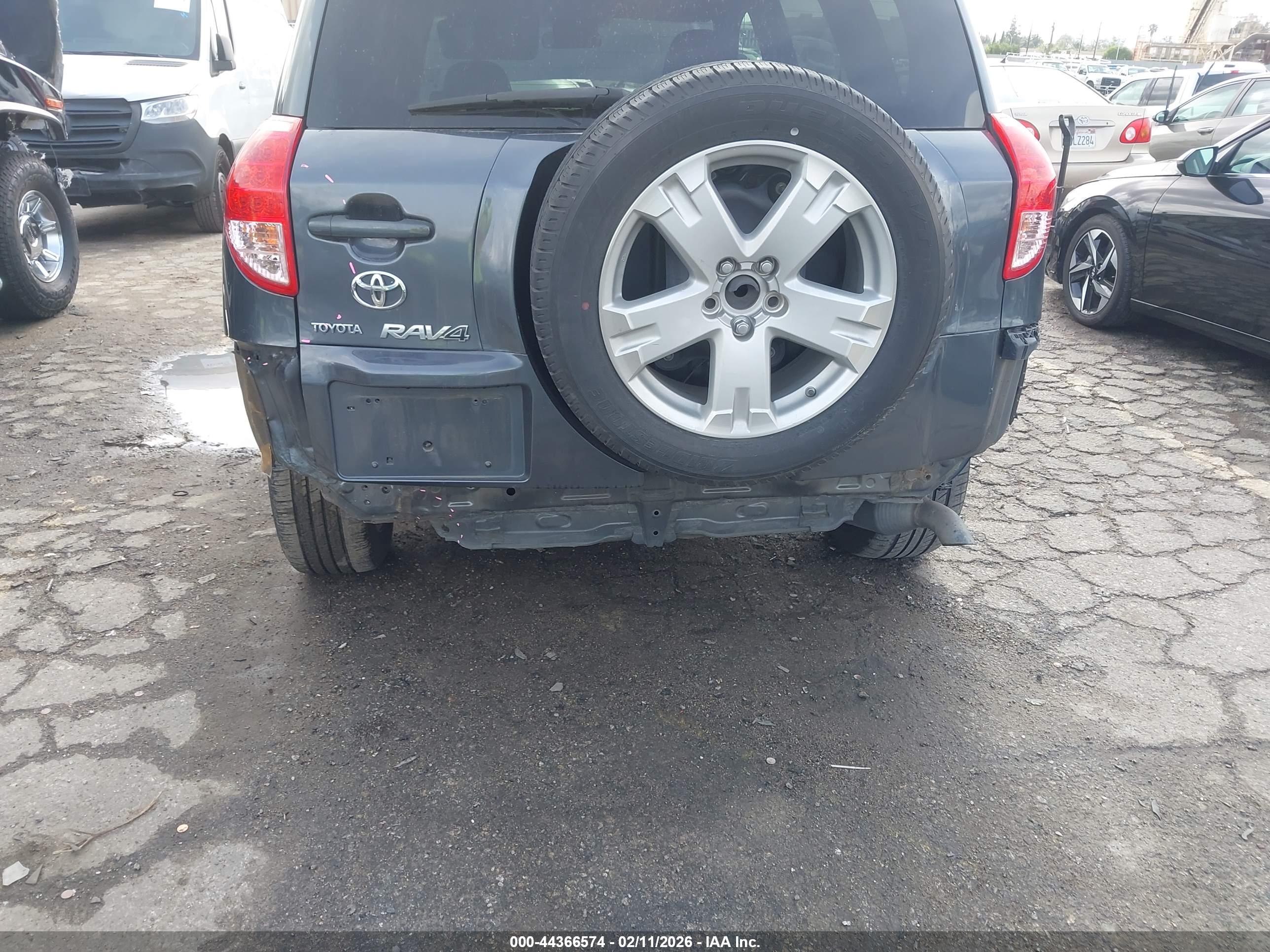 TOYOTA RAV4 image 6