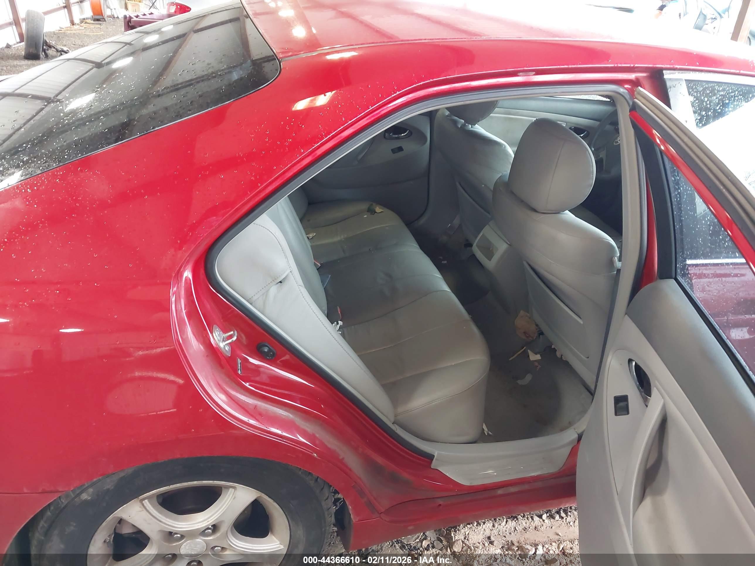 TOYOTA CAMRY image 8