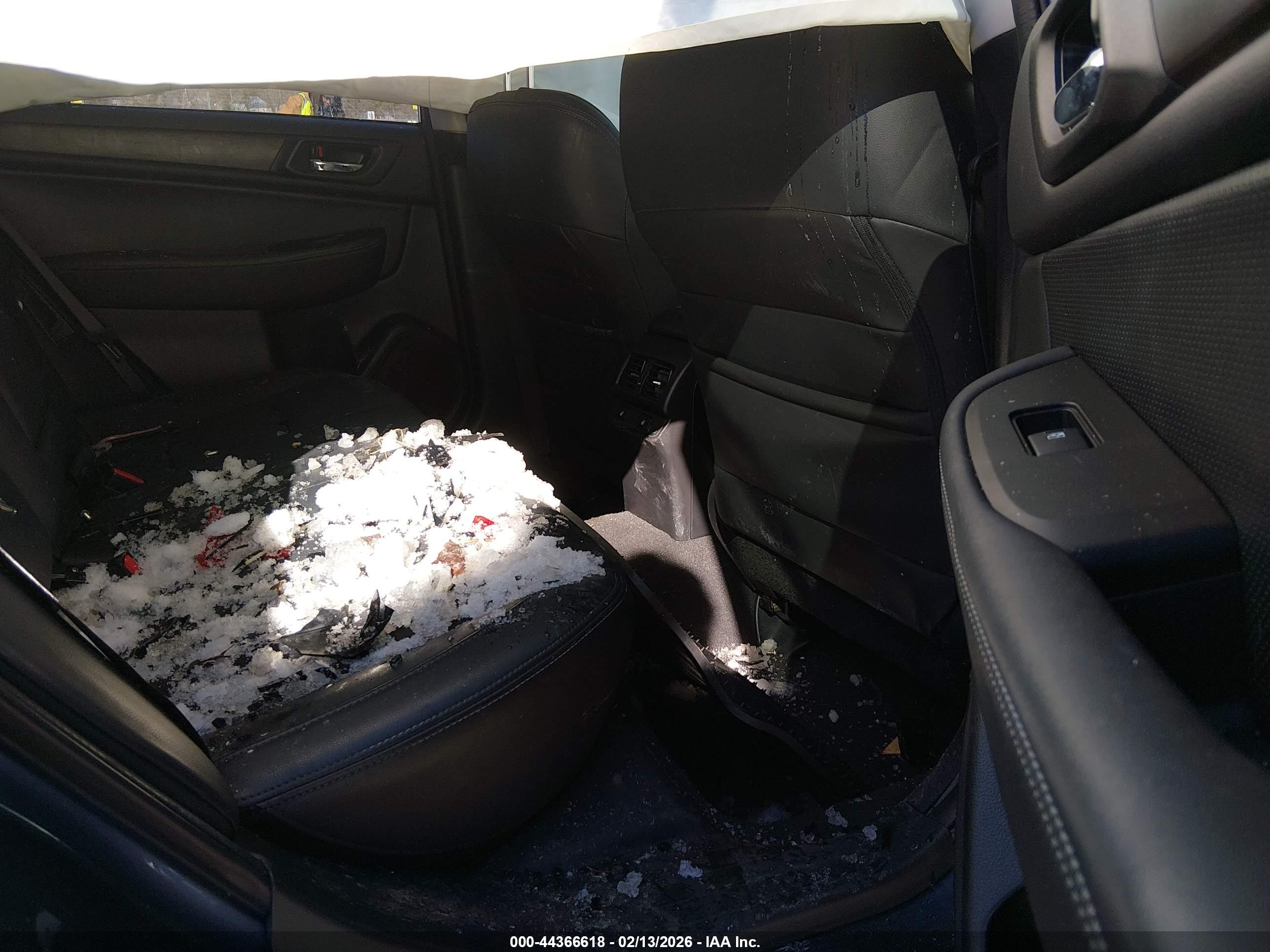 SUBARU OUTBACK image 8