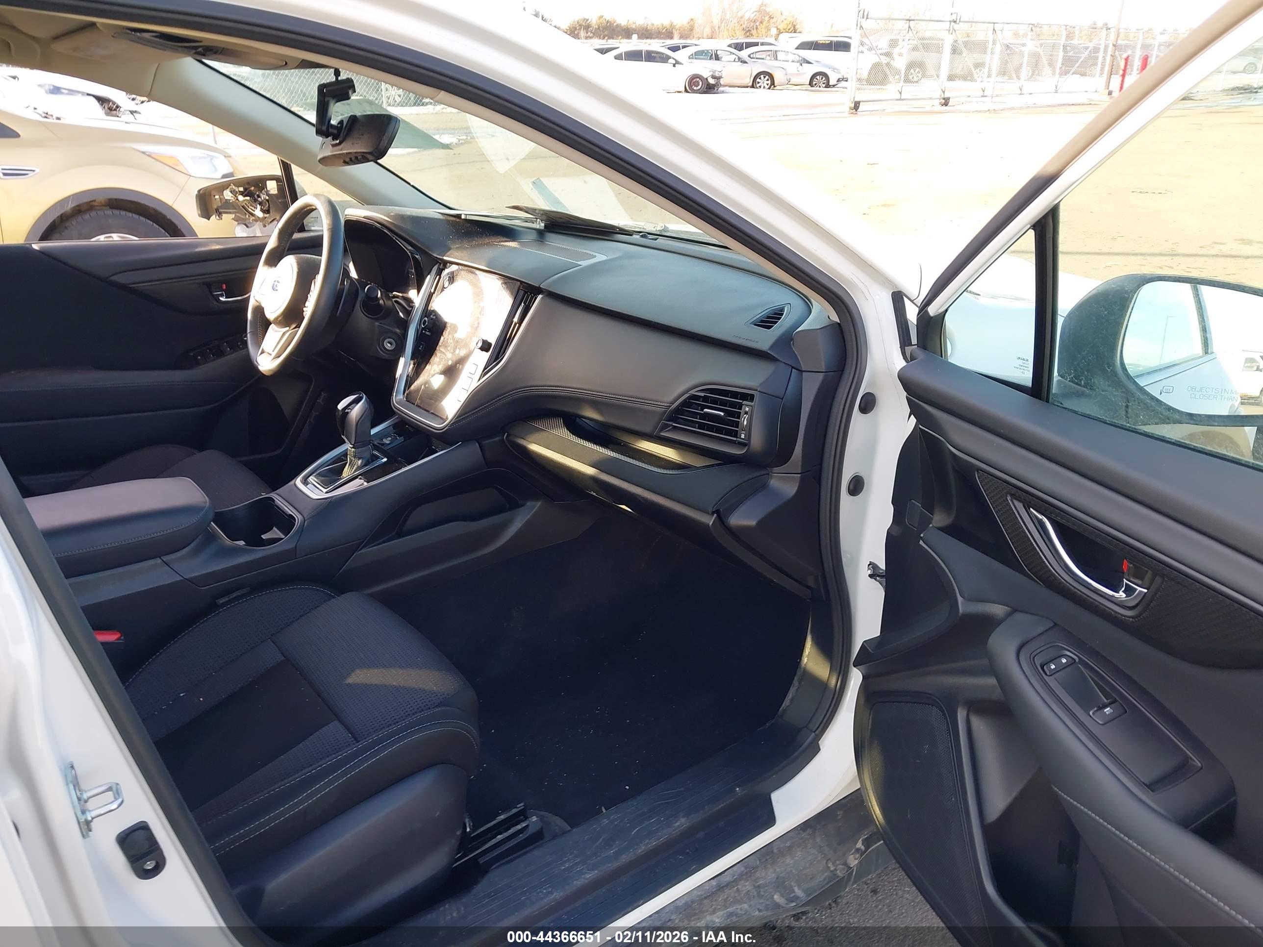 SUBARU OUTBACK image 5