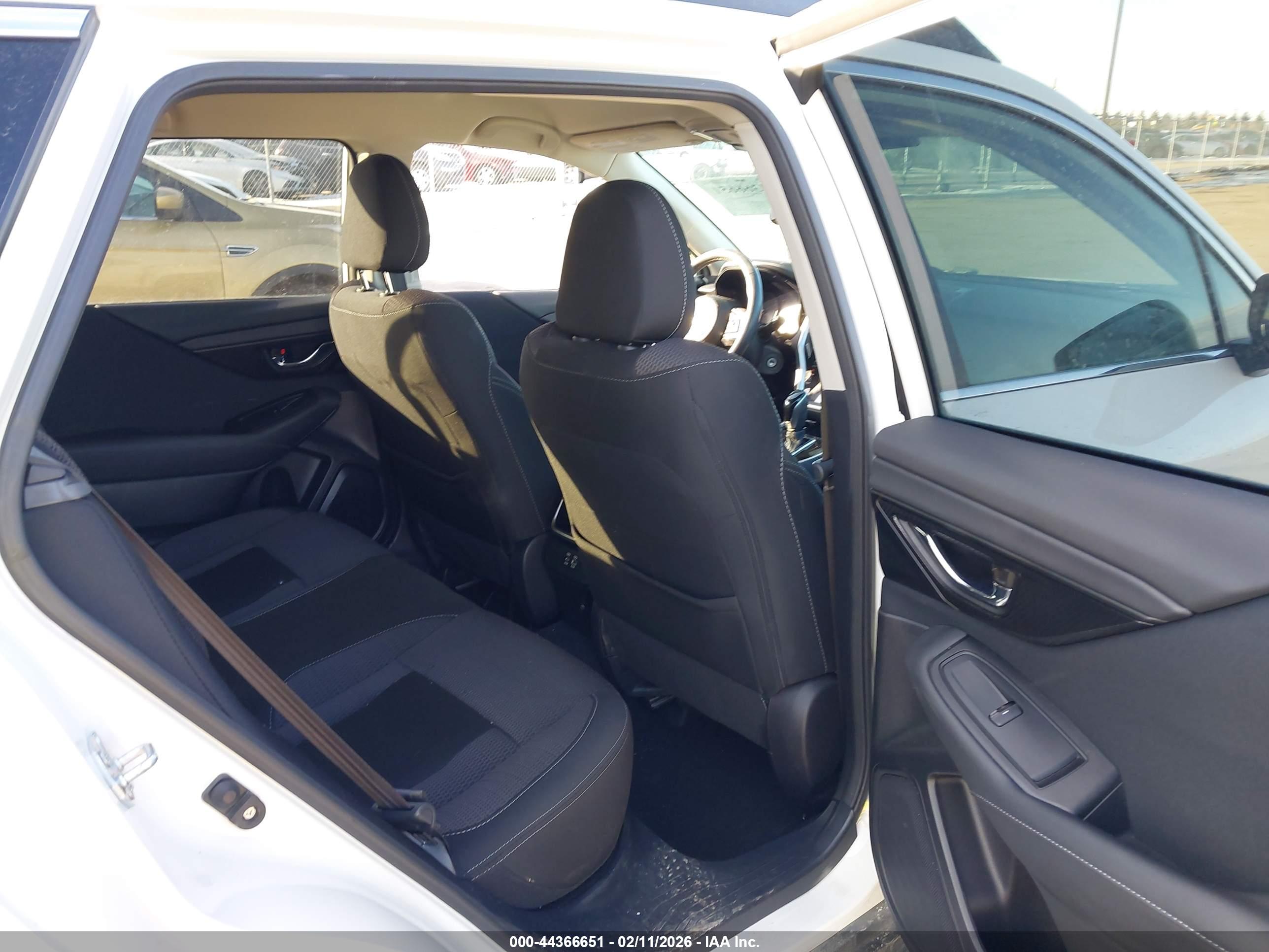 SUBARU OUTBACK image 8
