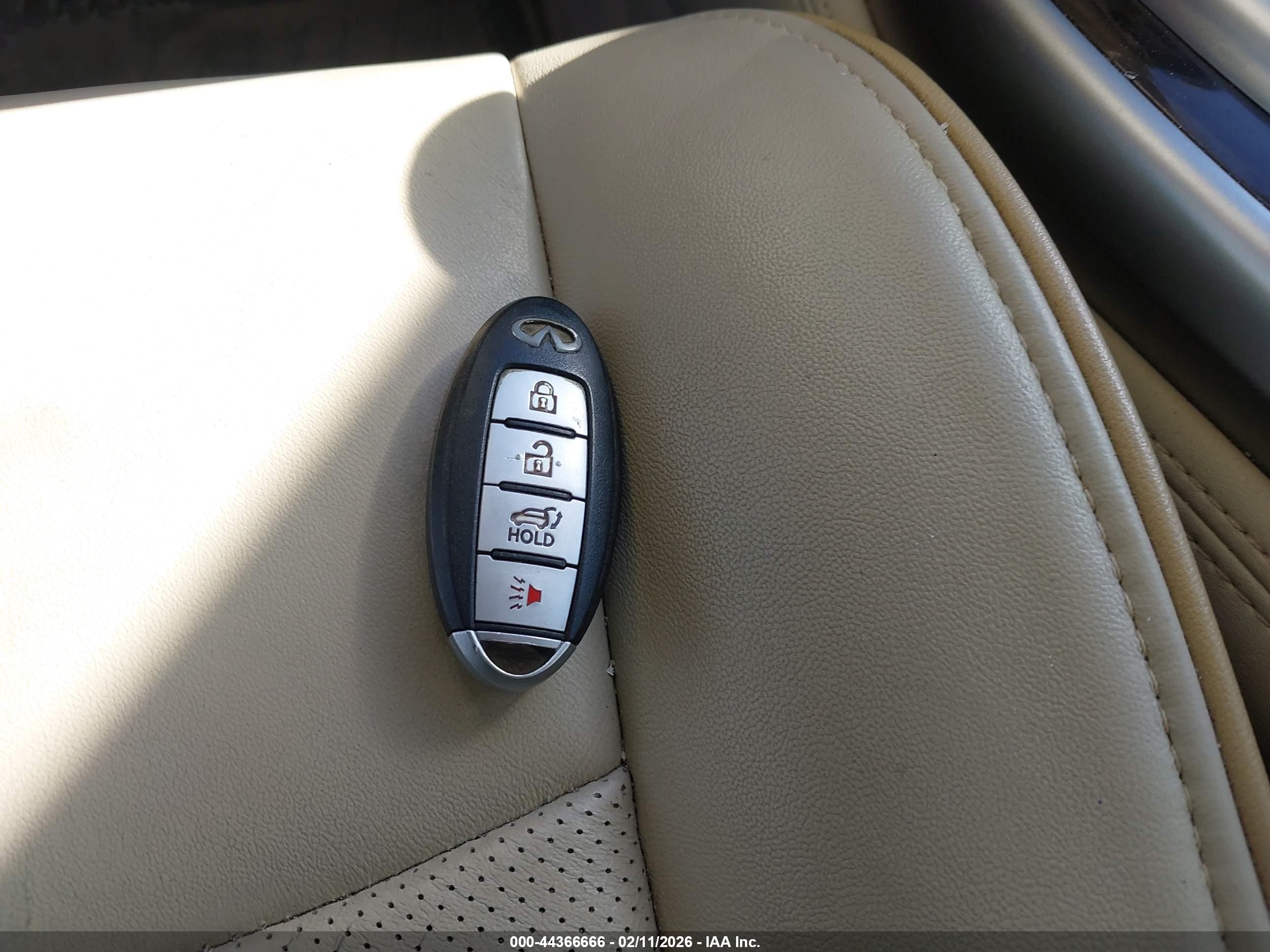 INFINITI JX35 image 11