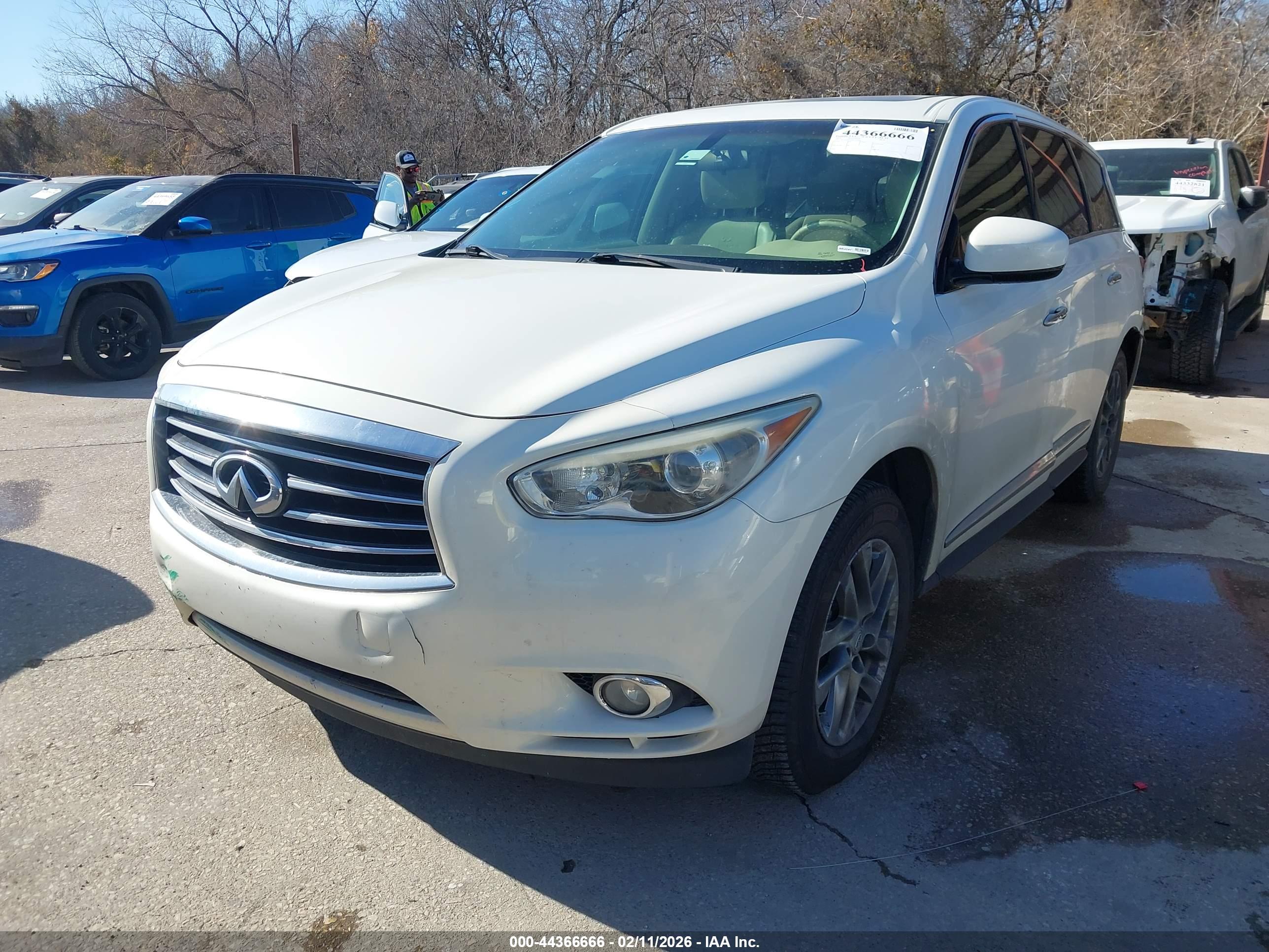 INFINITI JX35 image 2