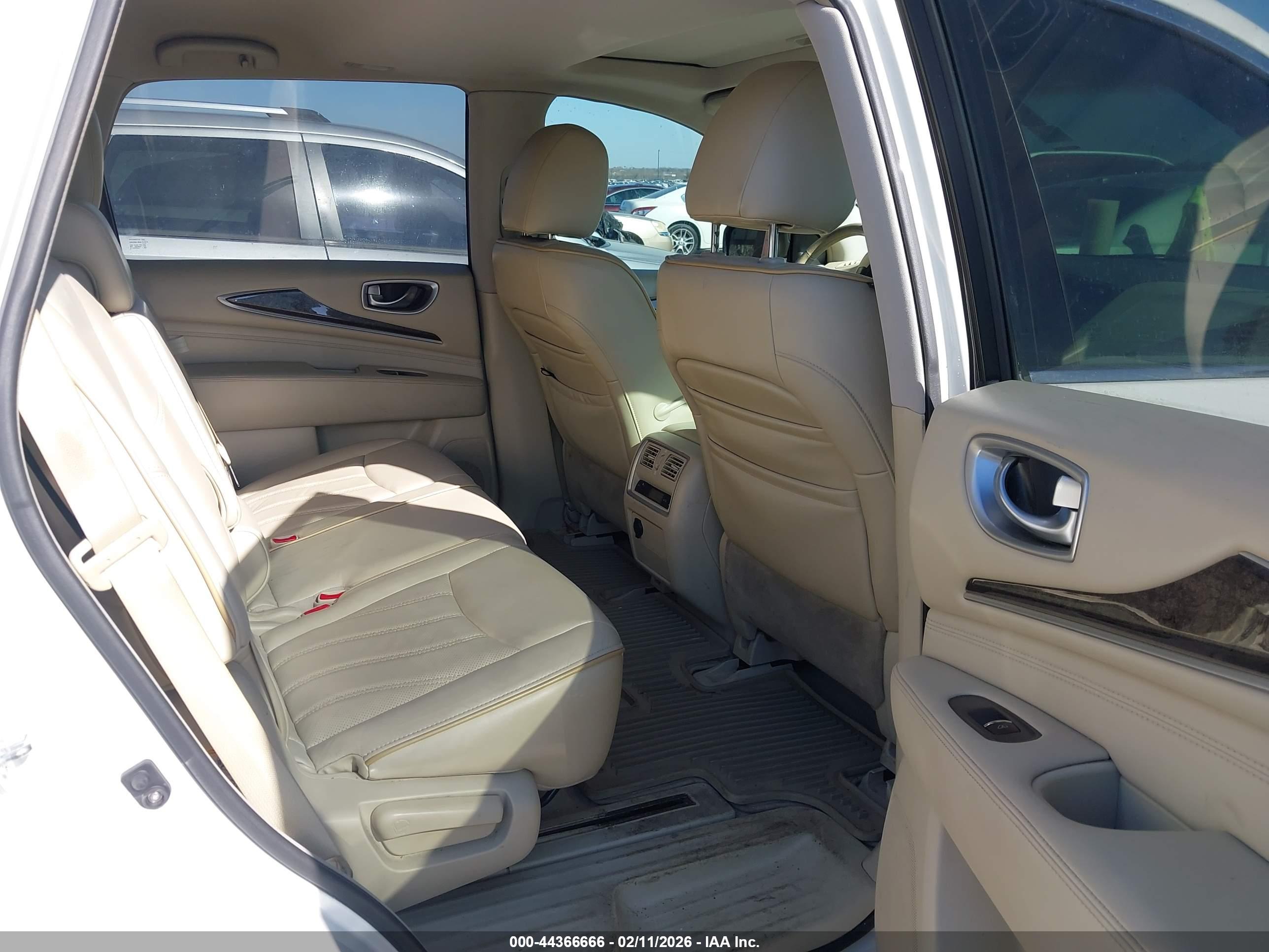 INFINITI JX35 image 8
