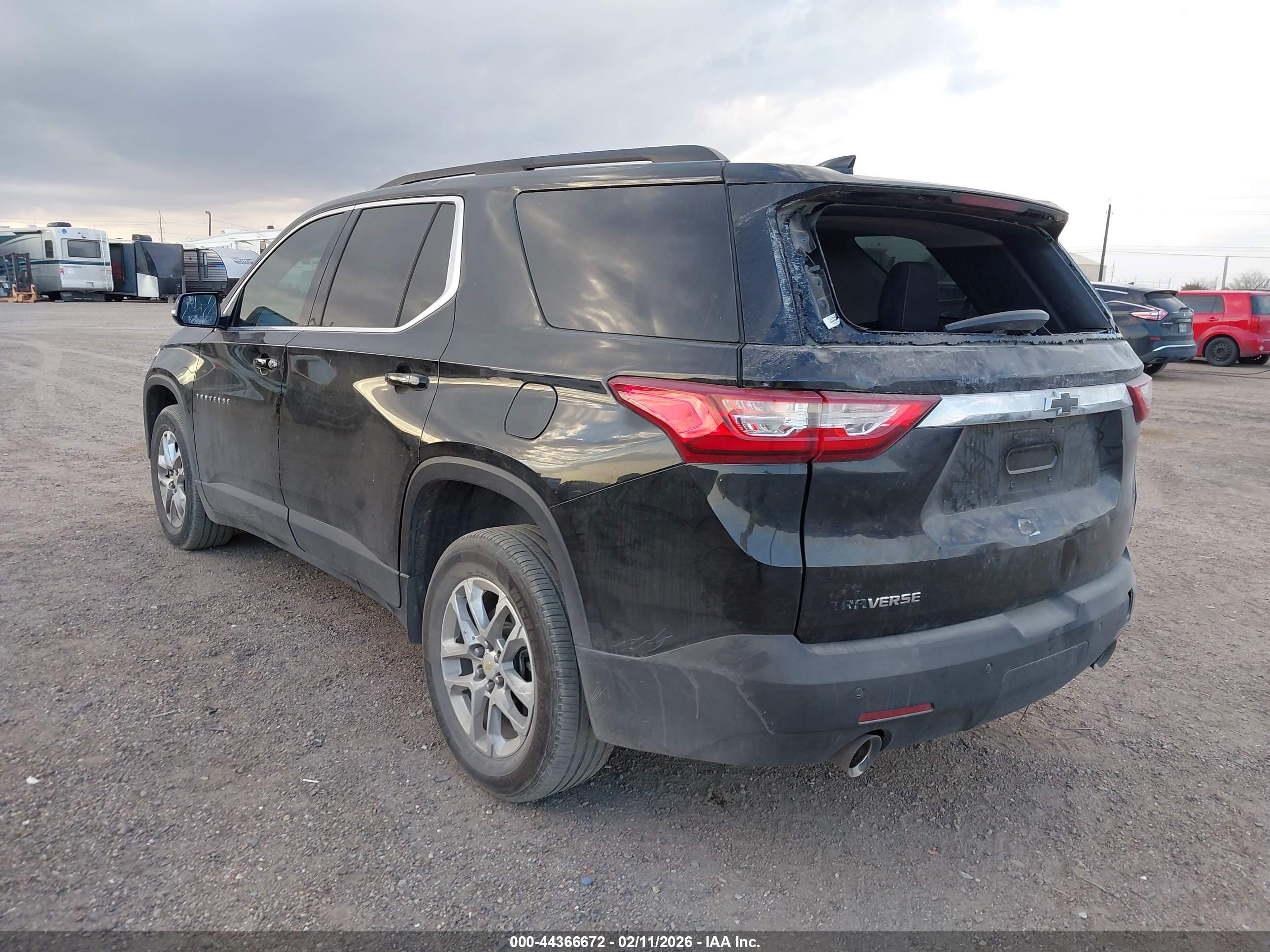 CHEVROLET TRAVERSE image 3