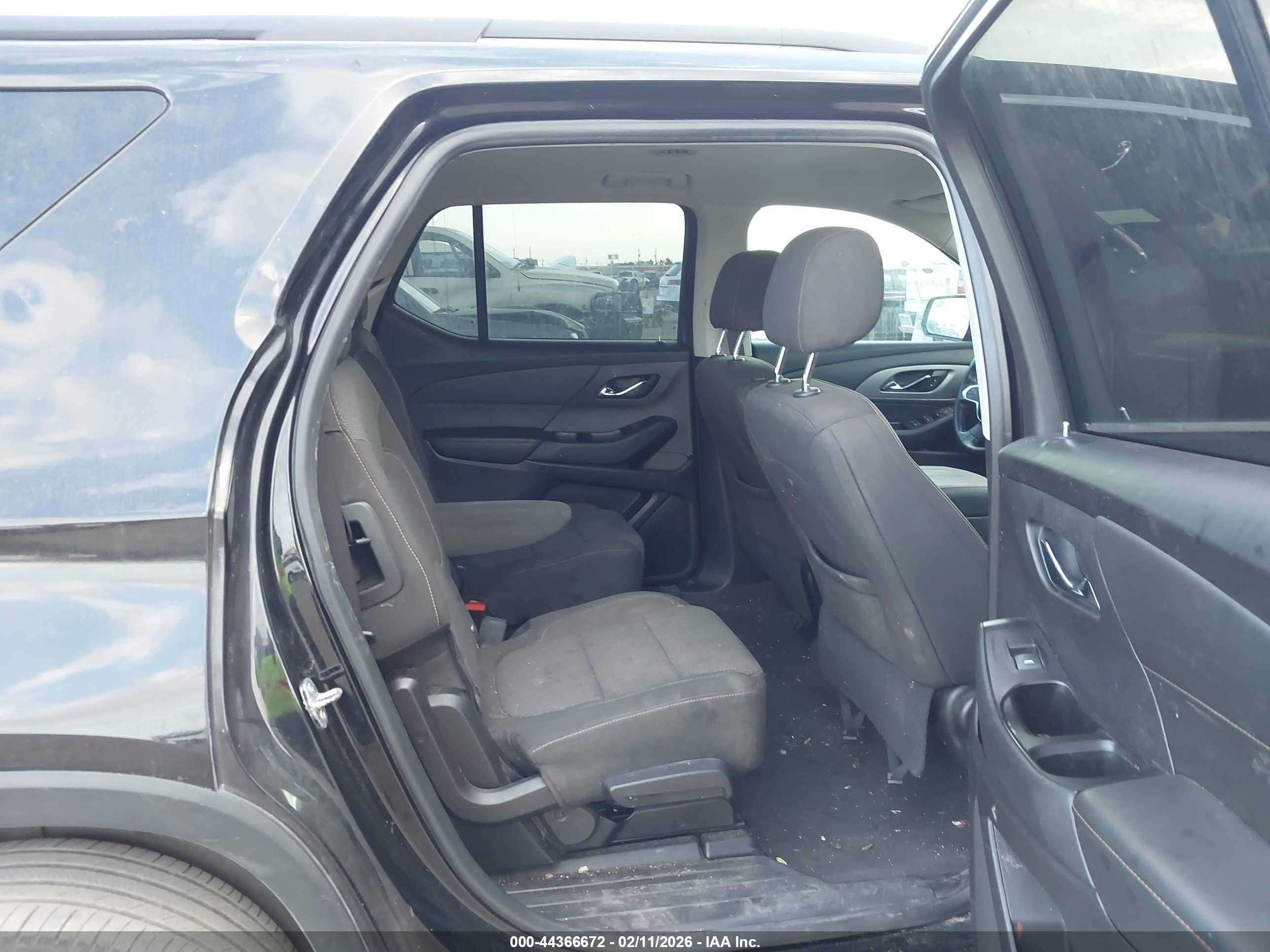 CHEVROLET TRAVERSE image 8