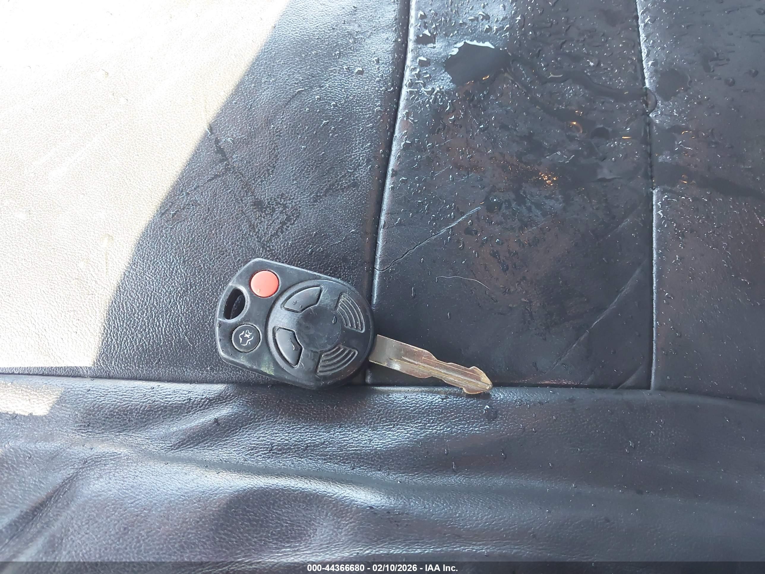 FORD ESCAPE image 11