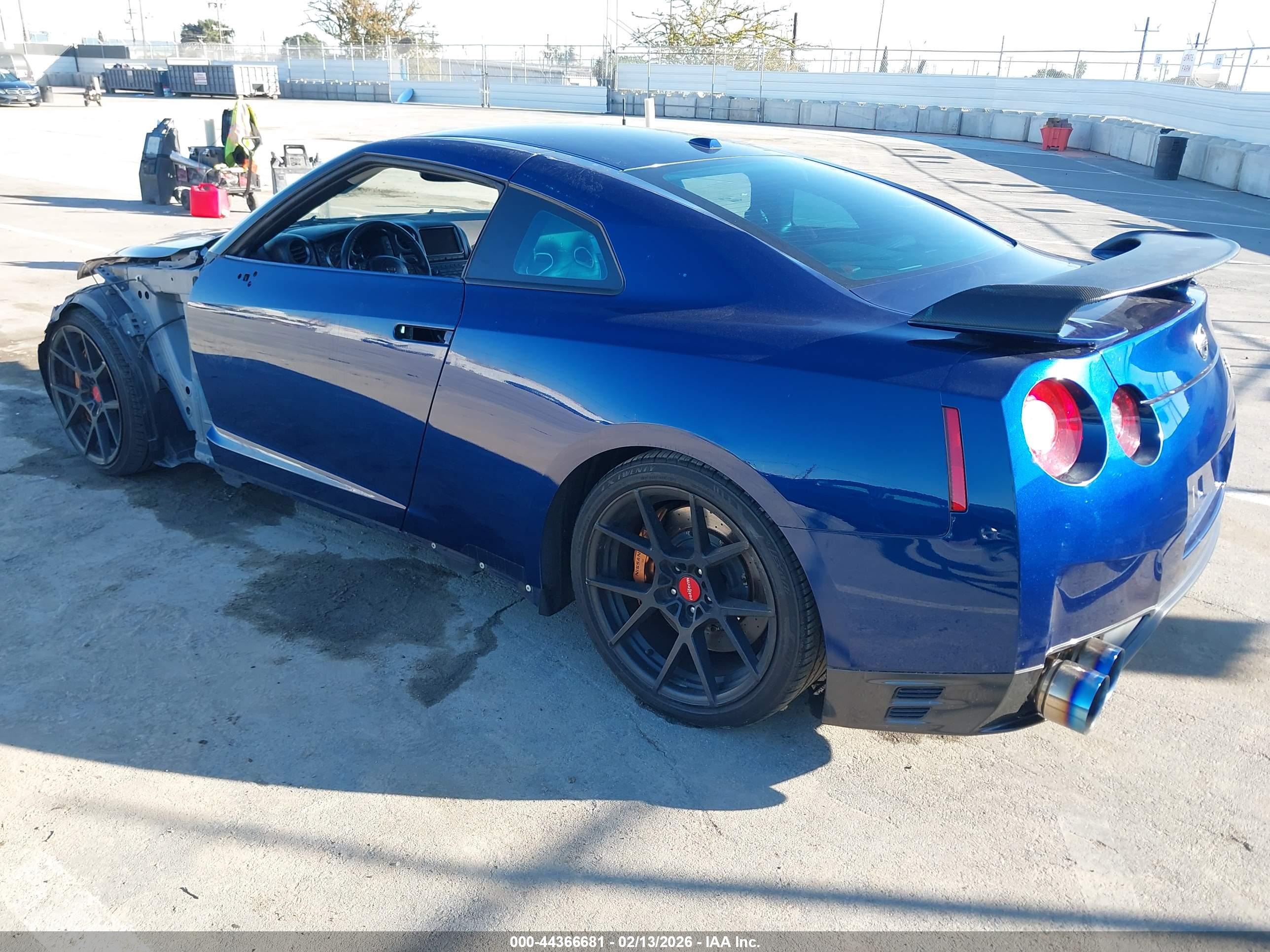NISSAN GT-R image 3