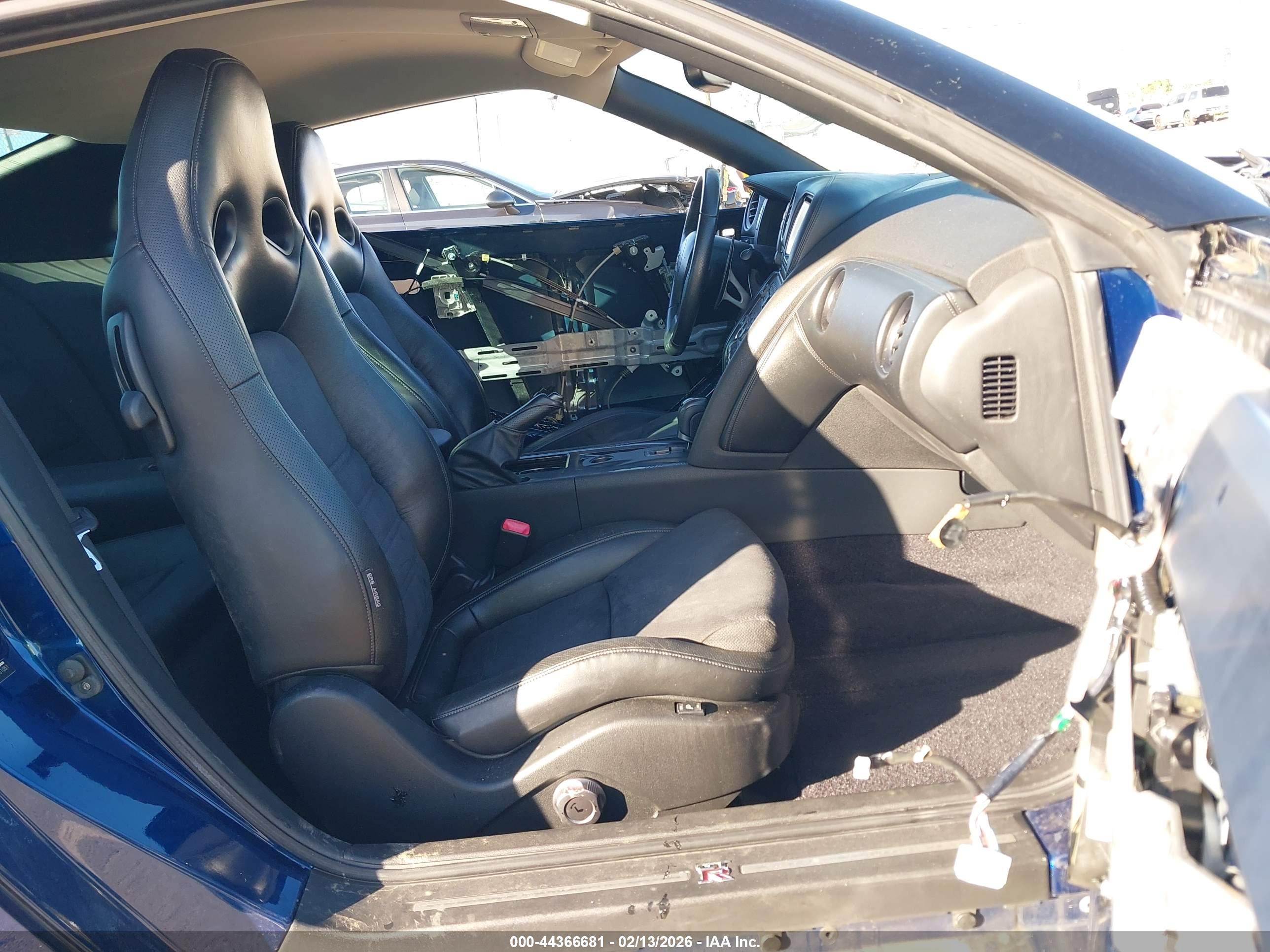 NISSAN GT-R image 5