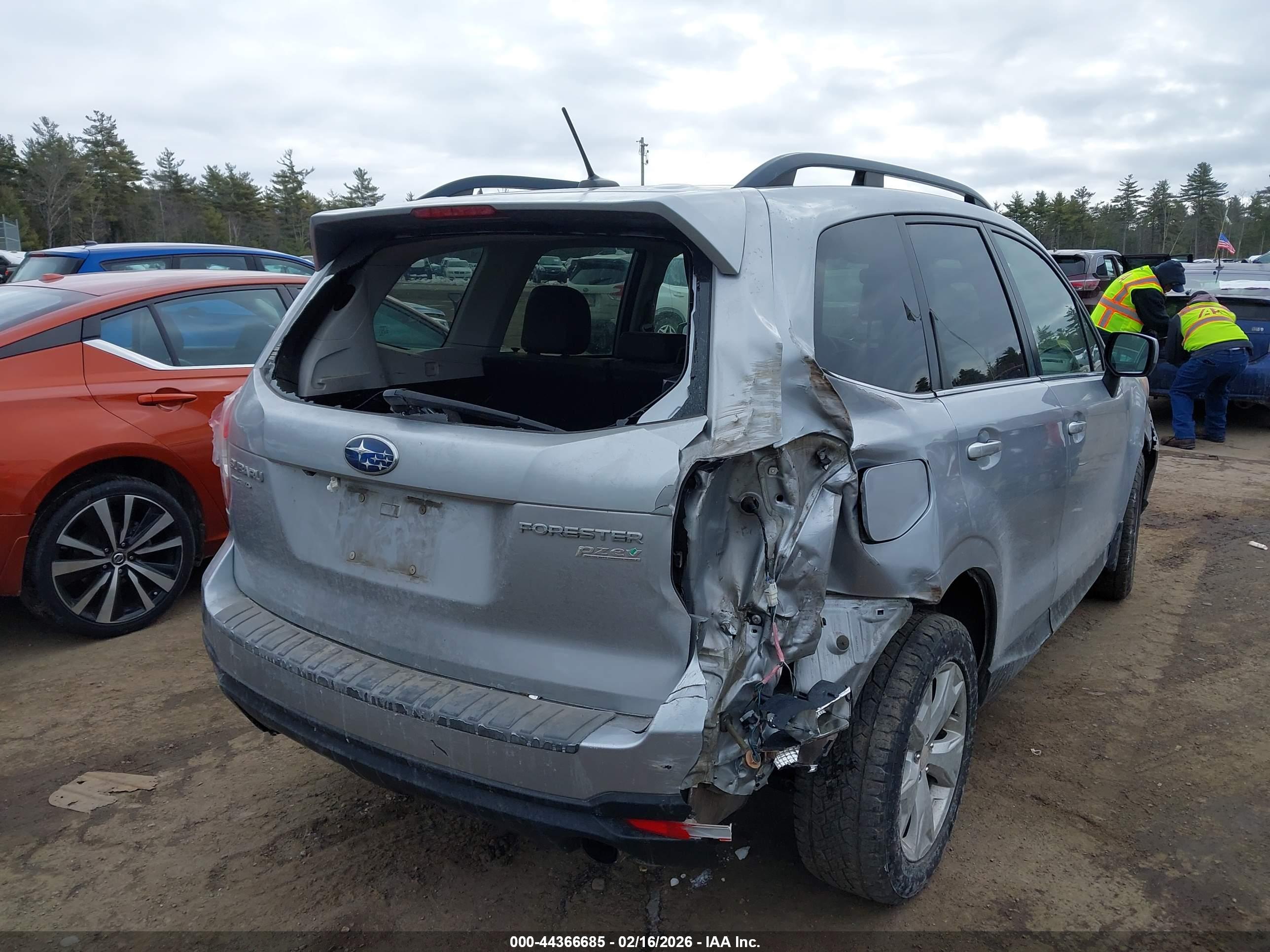 SUBARU FORESTER image 6