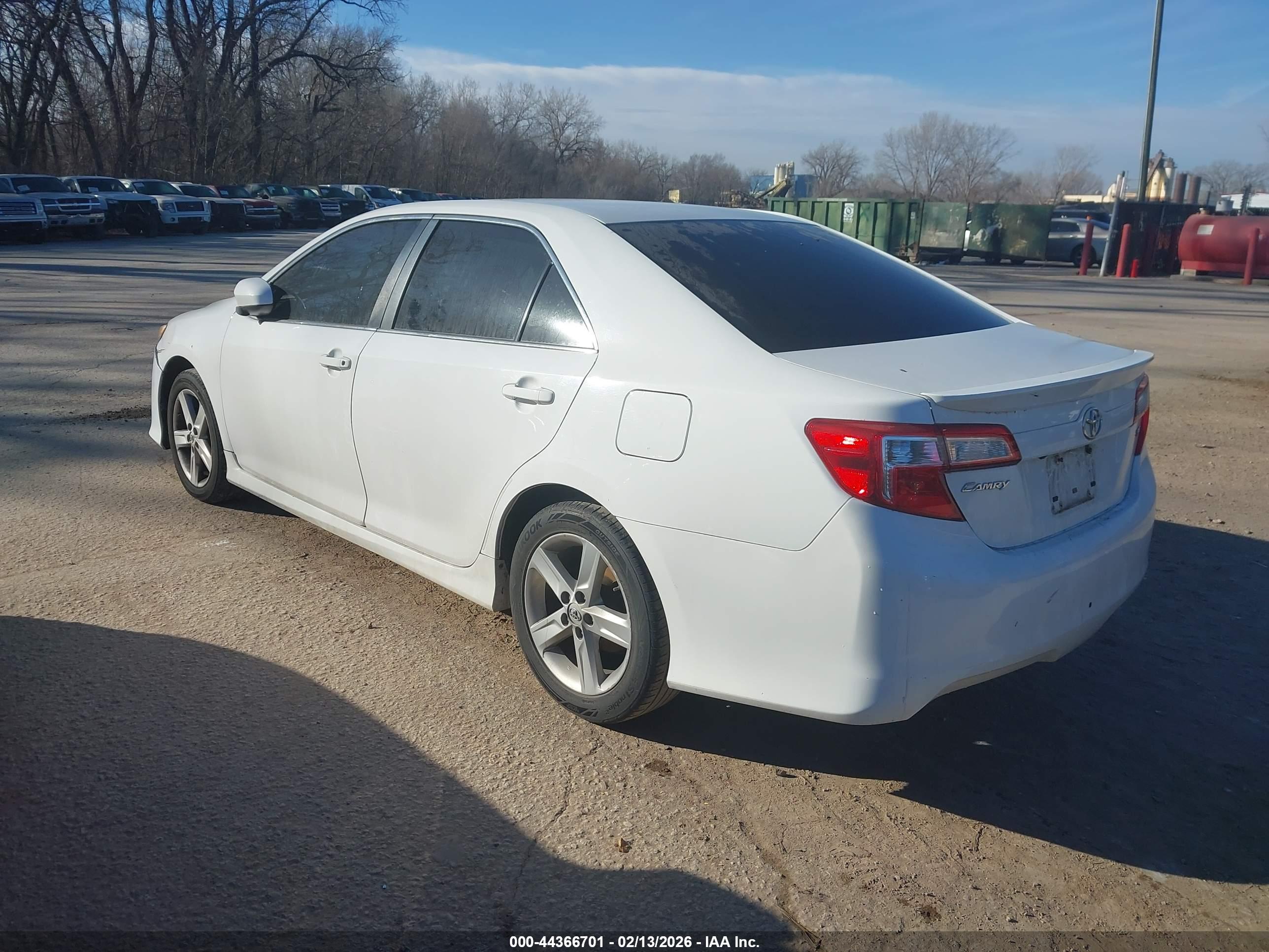 TOYOTA CAMRY image 3