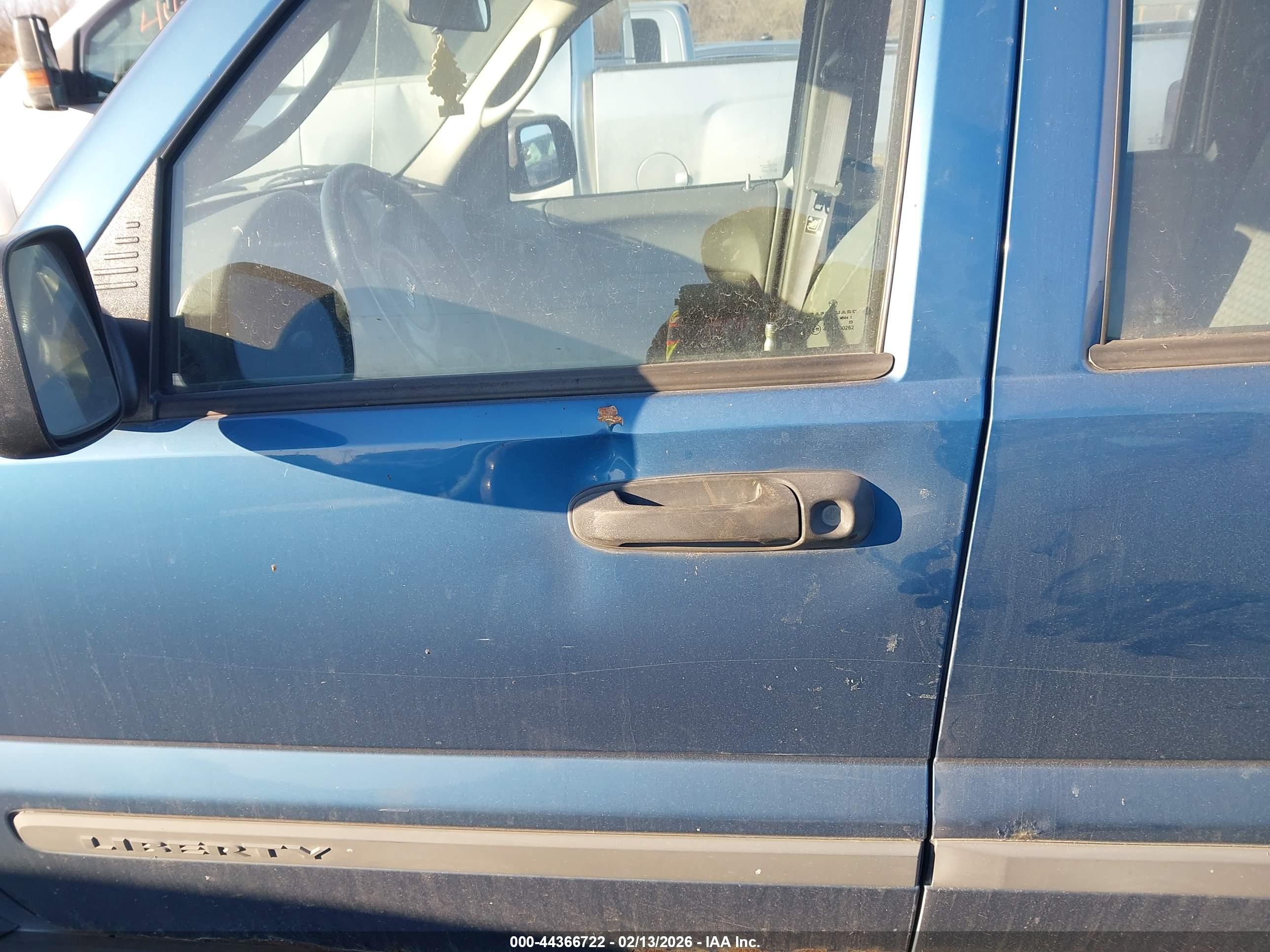 JEEP LIBERTY image 6