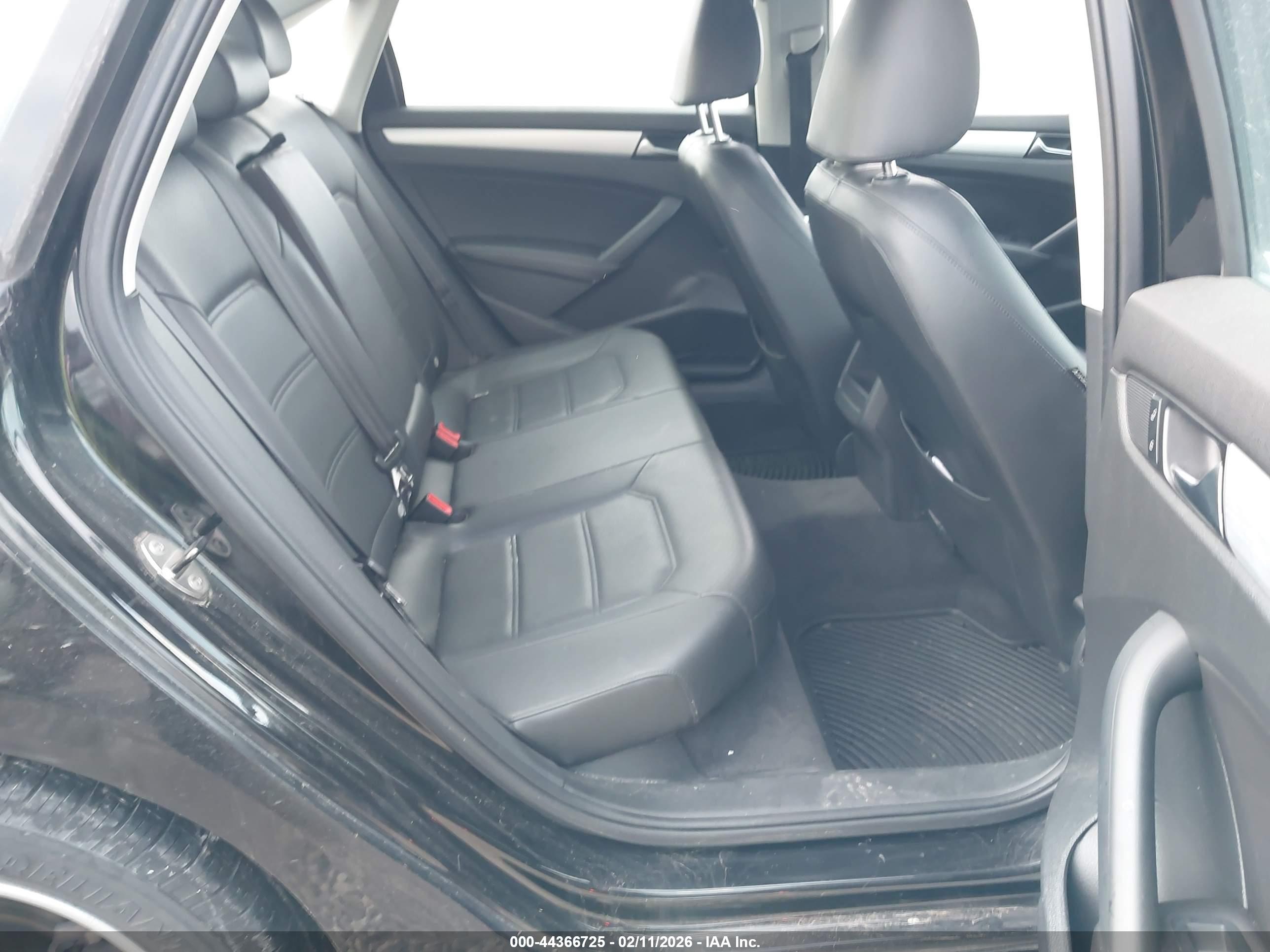 VOLKSWAGEN PASSAT image 8