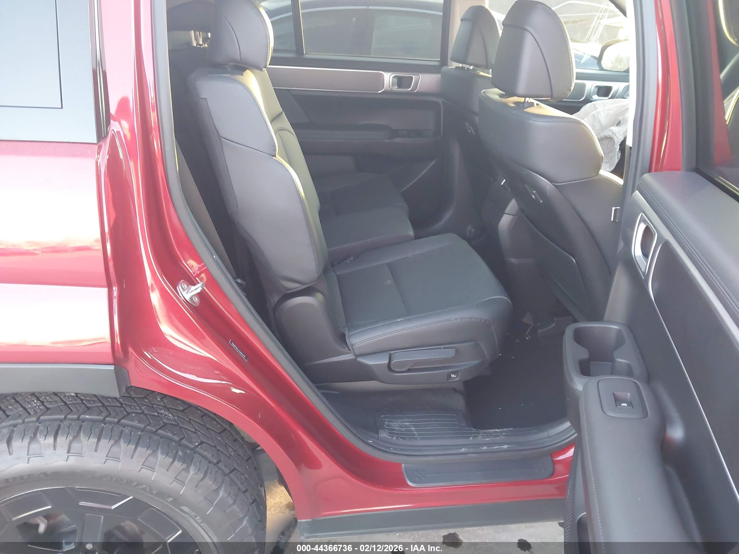 HYUNDAI SANTA image 8
