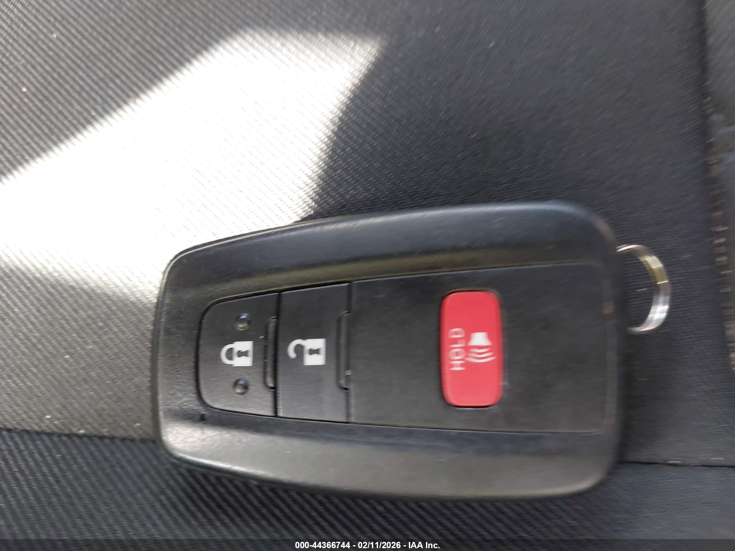 TOYOTA C-HR image 11