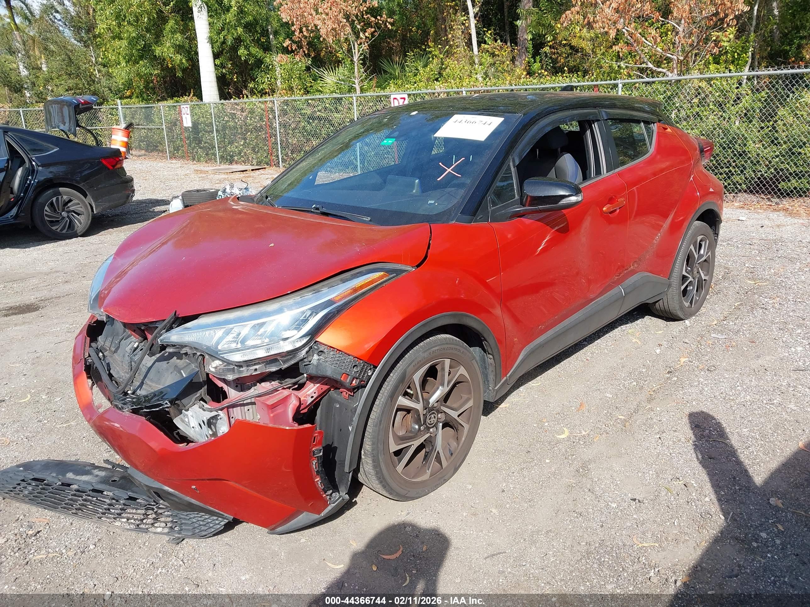 TOYOTA C-HR image 2