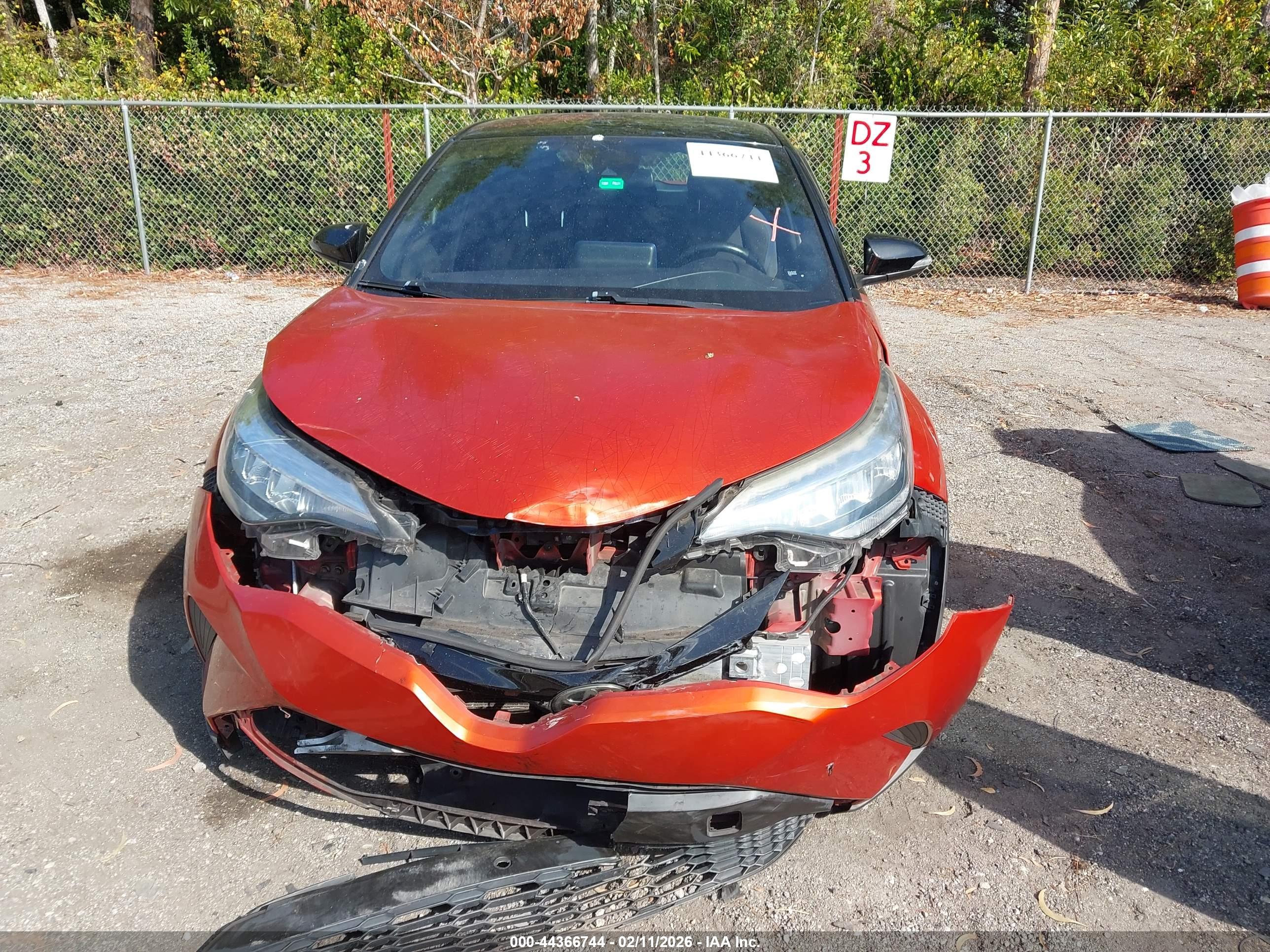 TOYOTA C-HR image 6