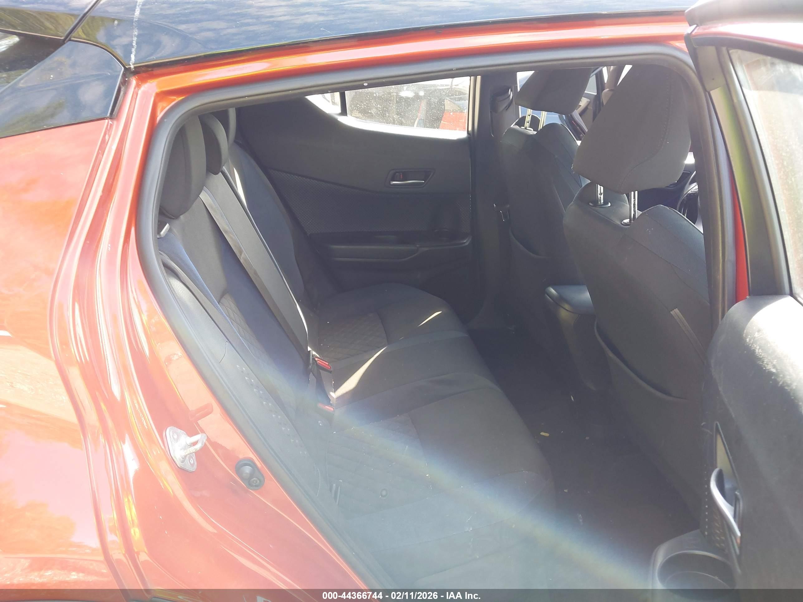 TOYOTA C-HR image 8