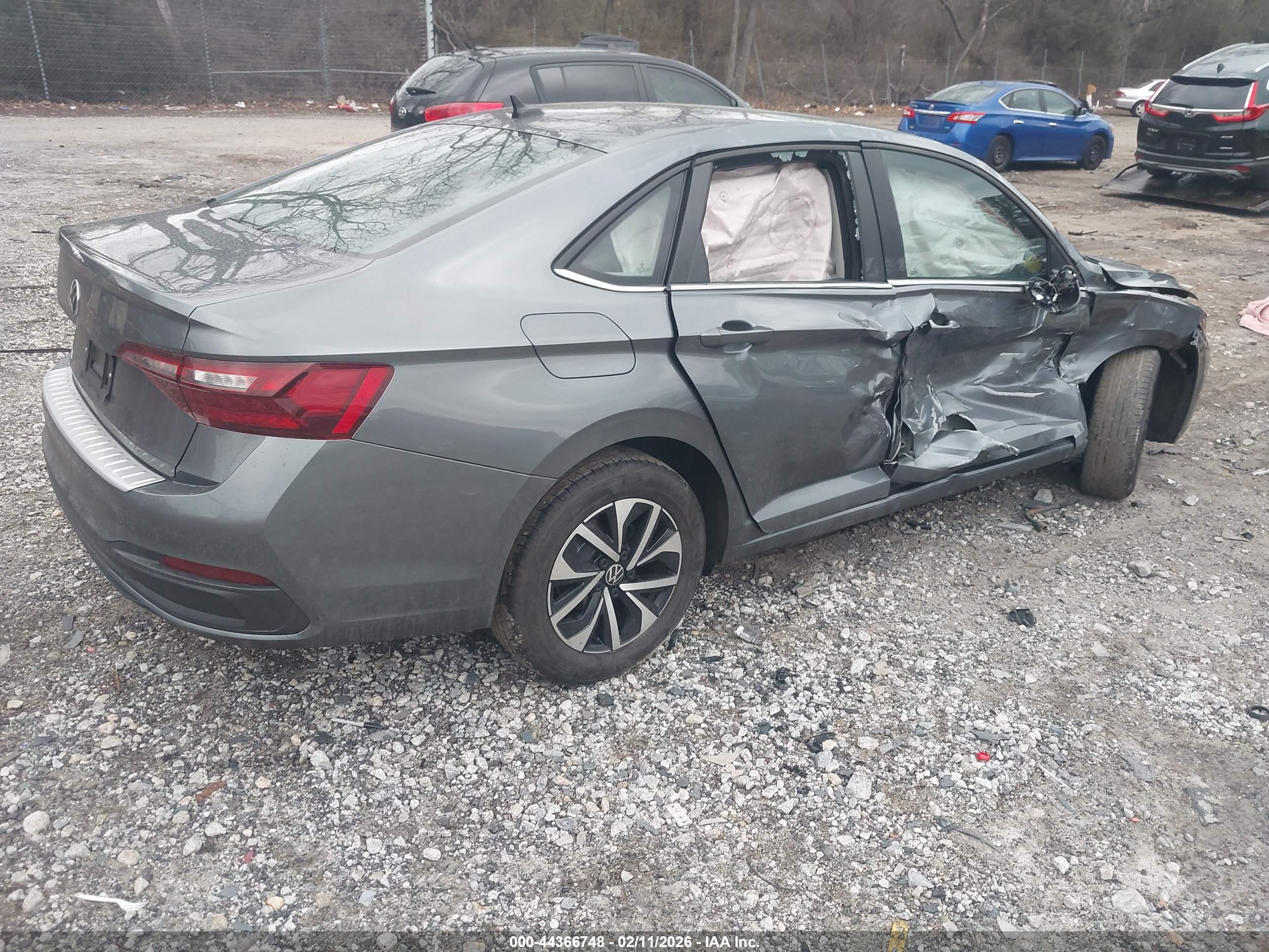 VOLKSWAGEN JETTA image 4