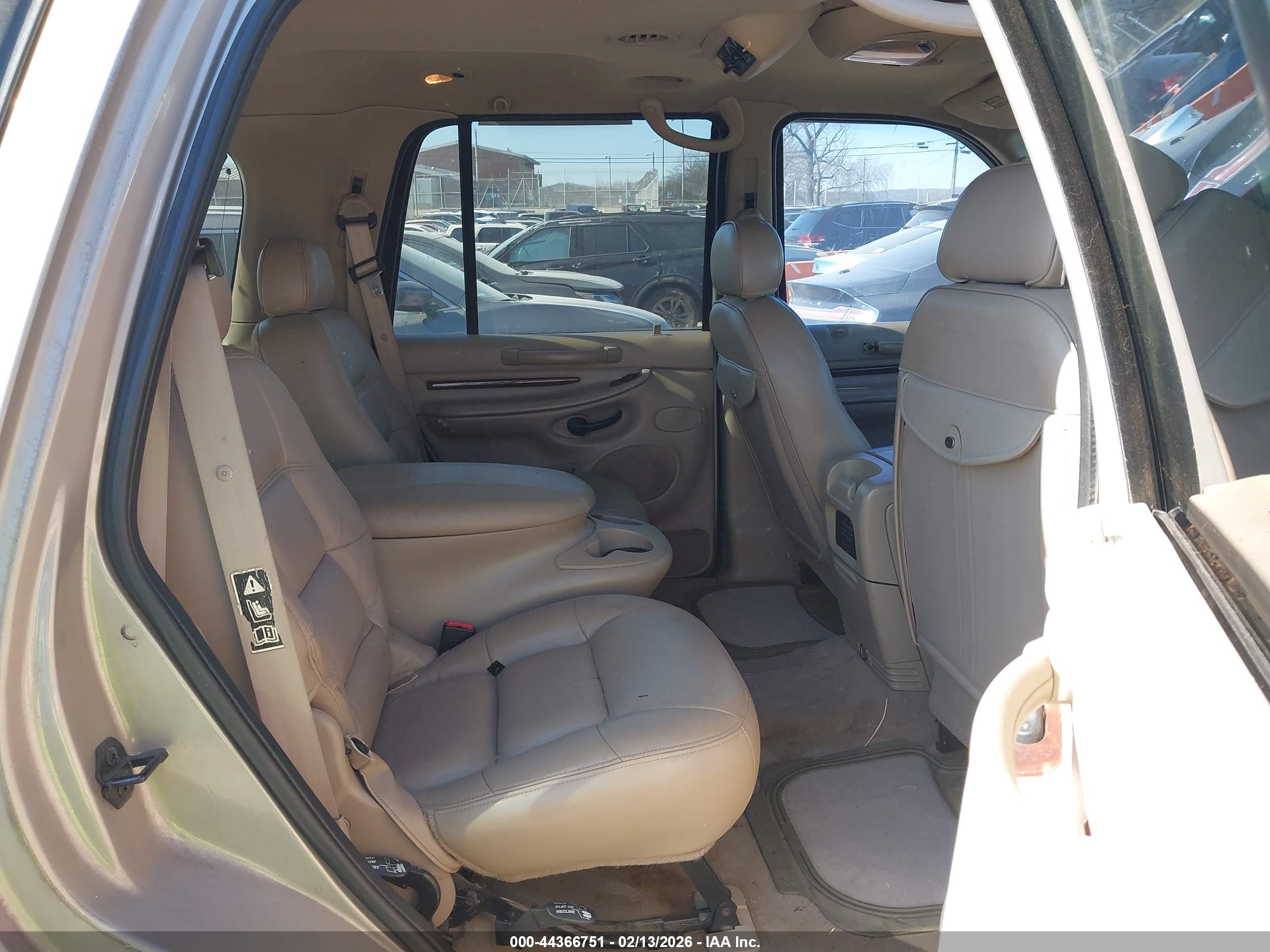 LINCOLN NAVIGATOR image 8