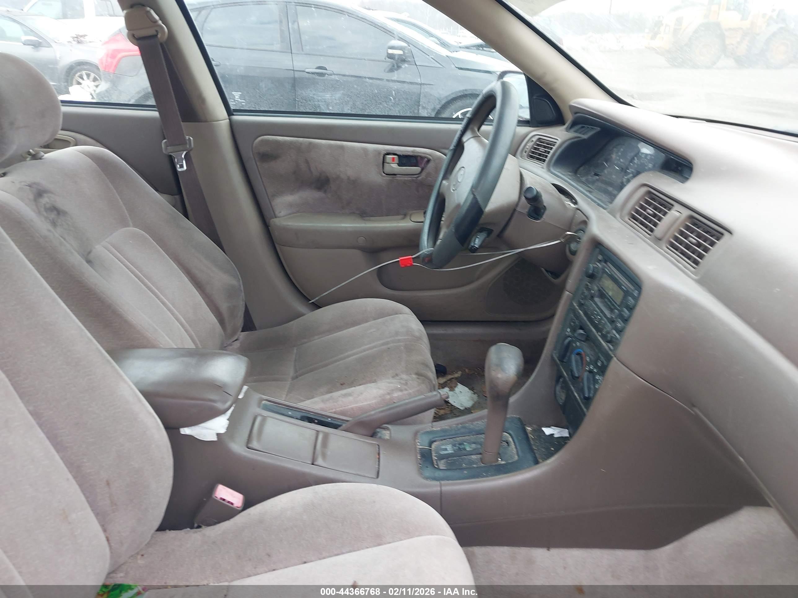 TOYOTA CAMRY image 5