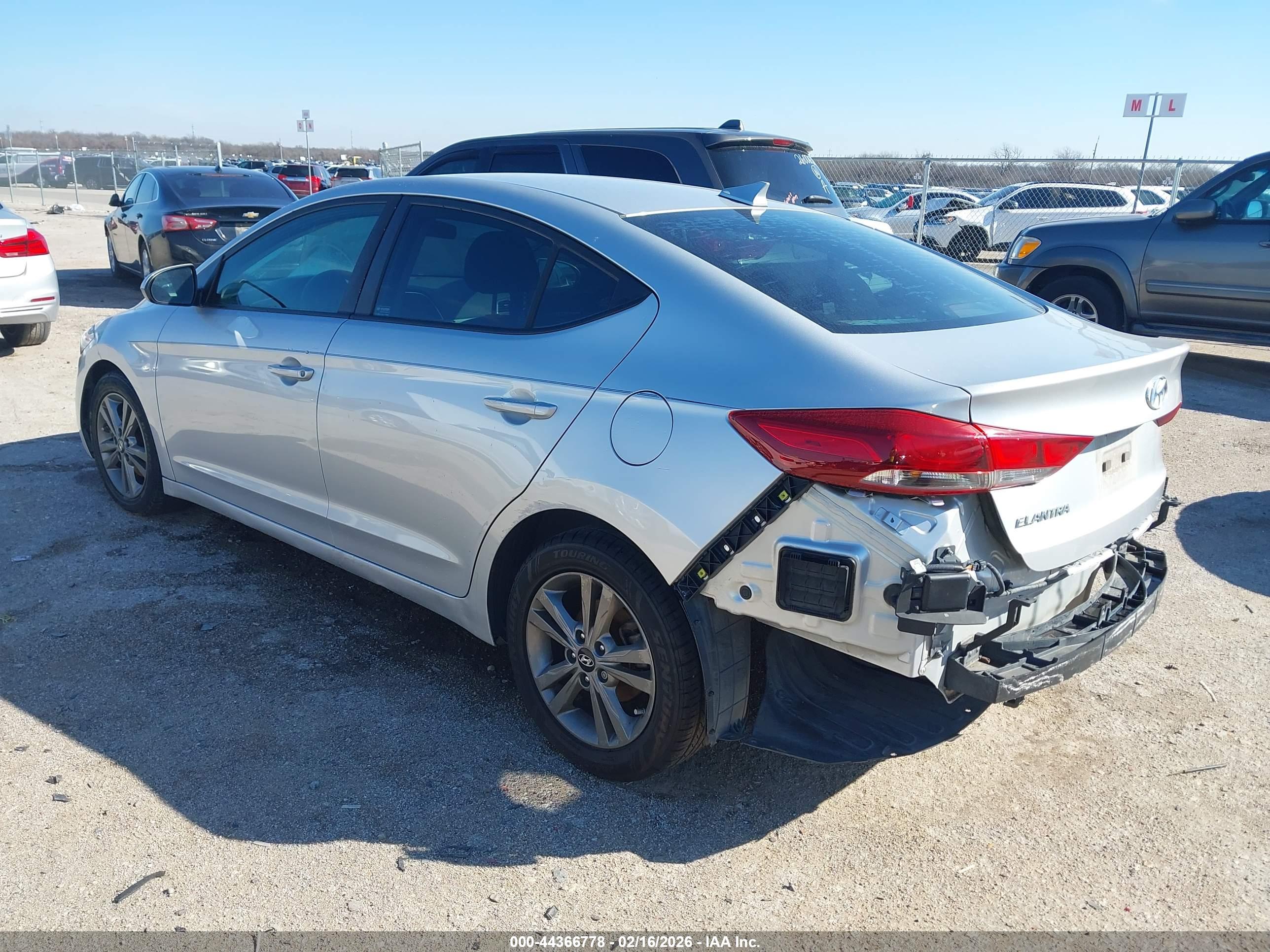 HYUNDAI ELANTRA image 3