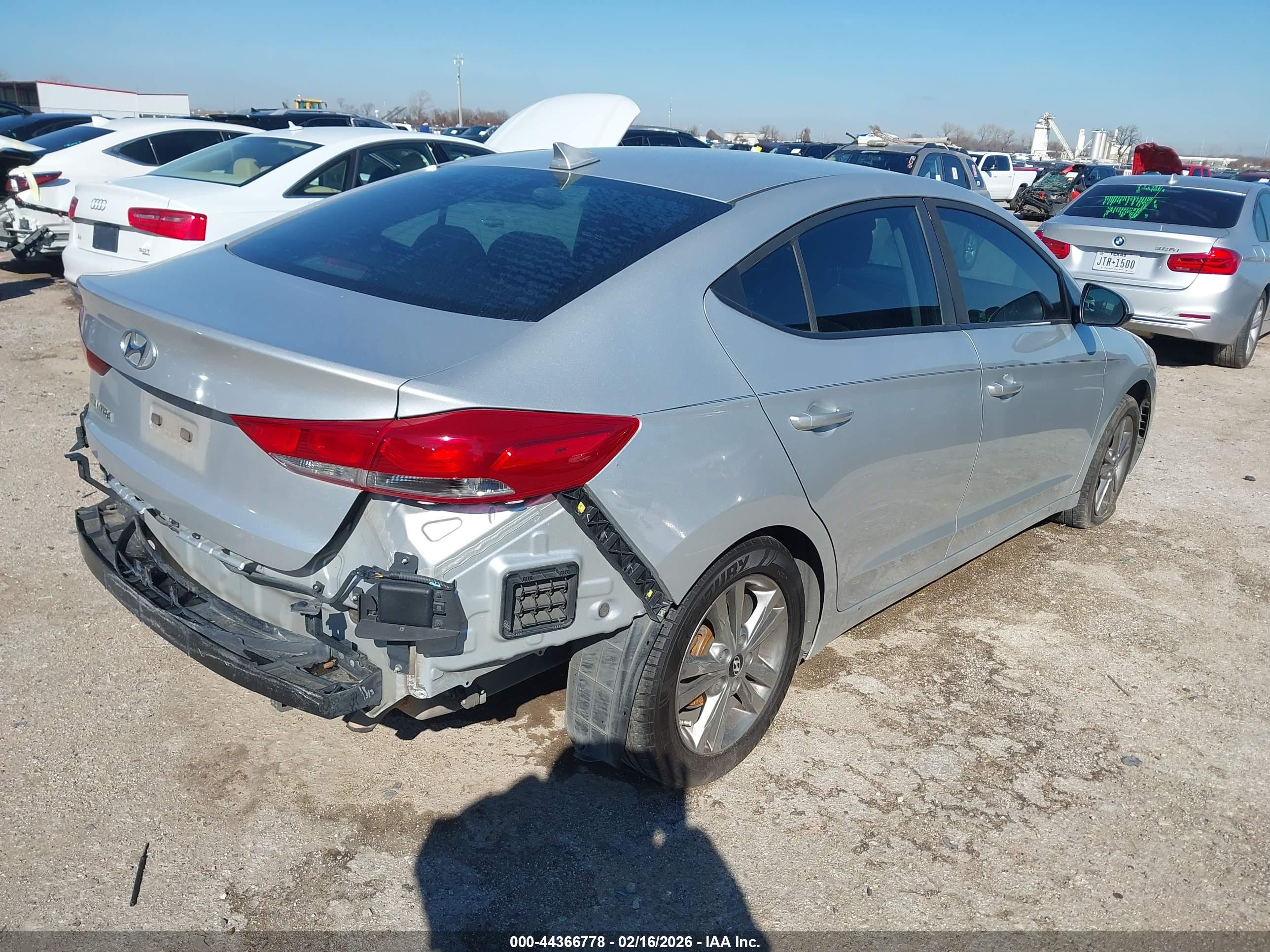 HYUNDAI ELANTRA image 4