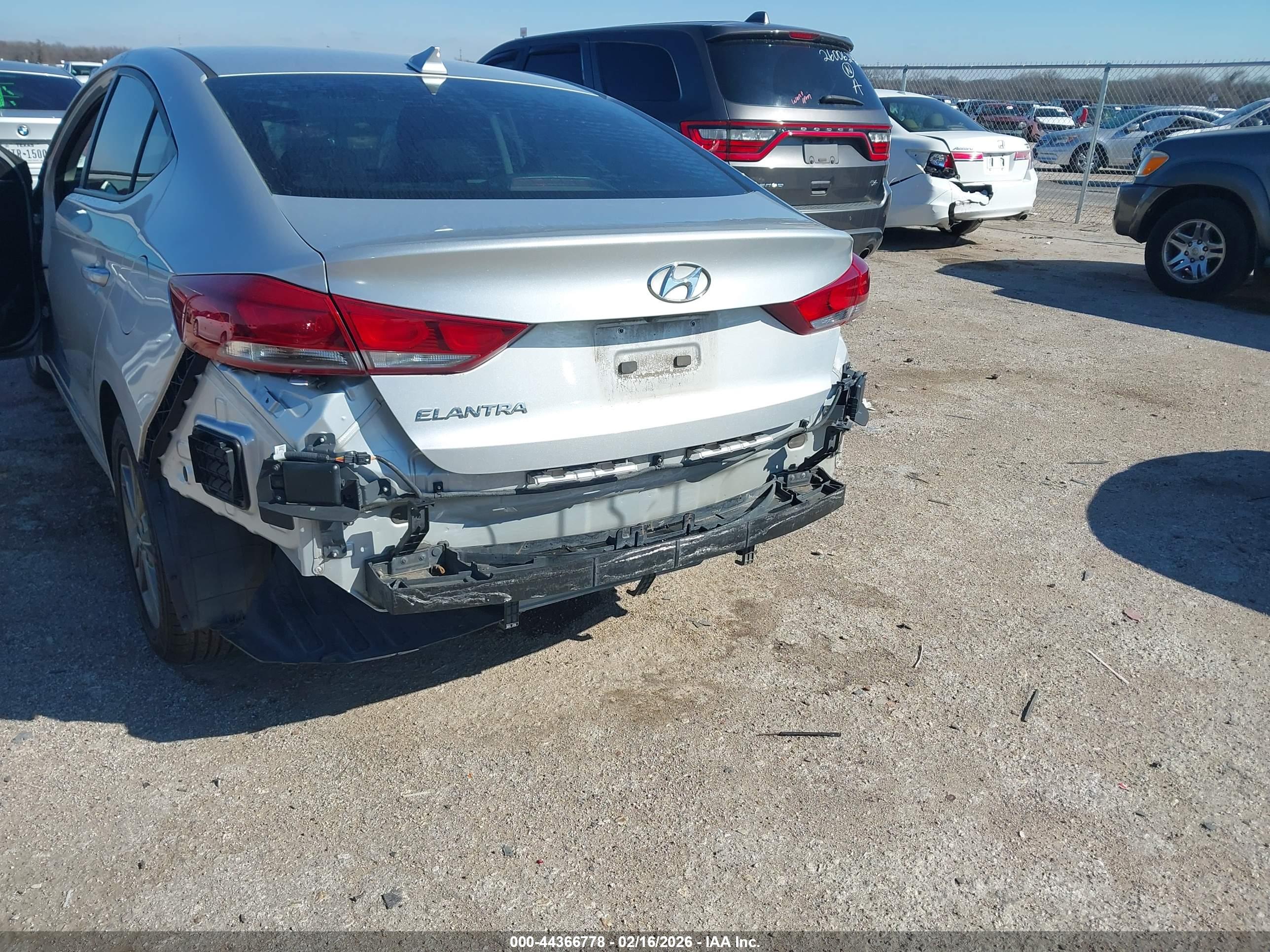 HYUNDAI ELANTRA image 6