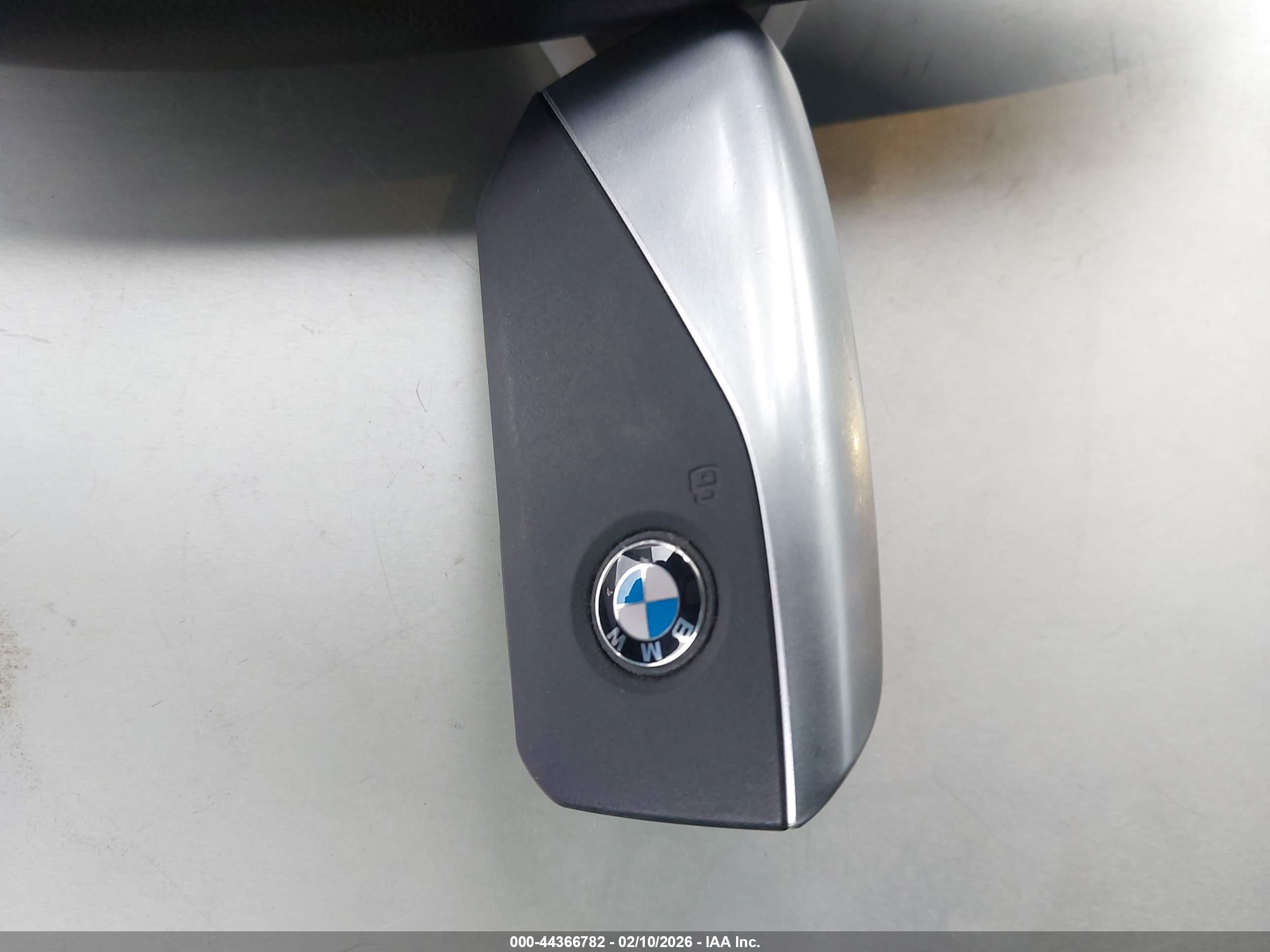 BMW IX image 11