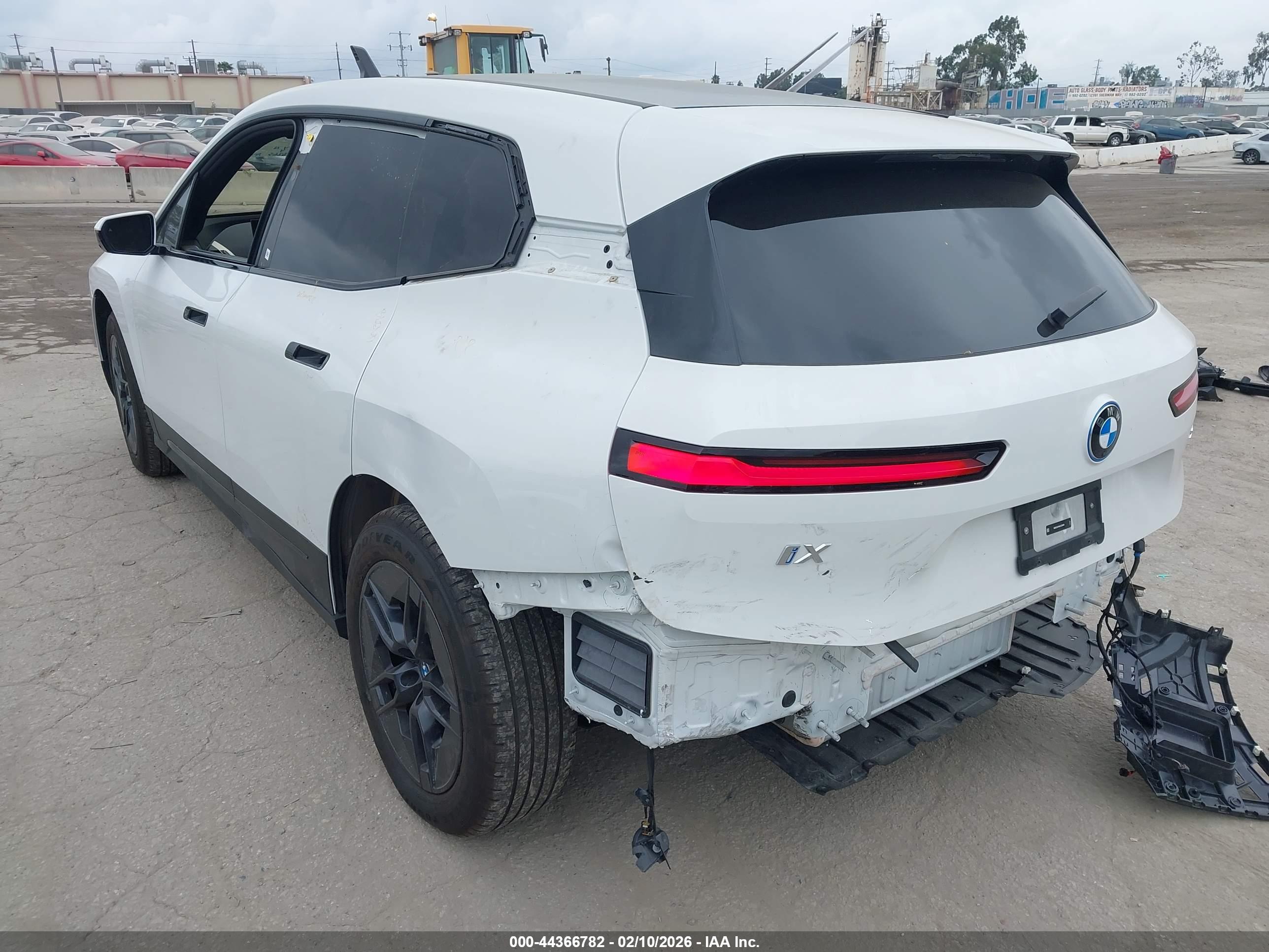 BMW IX image 3