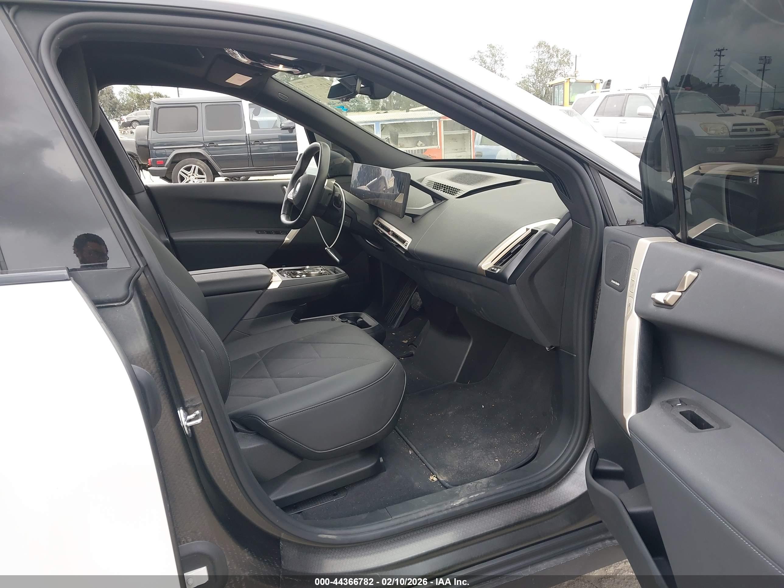 BMW IX image 5