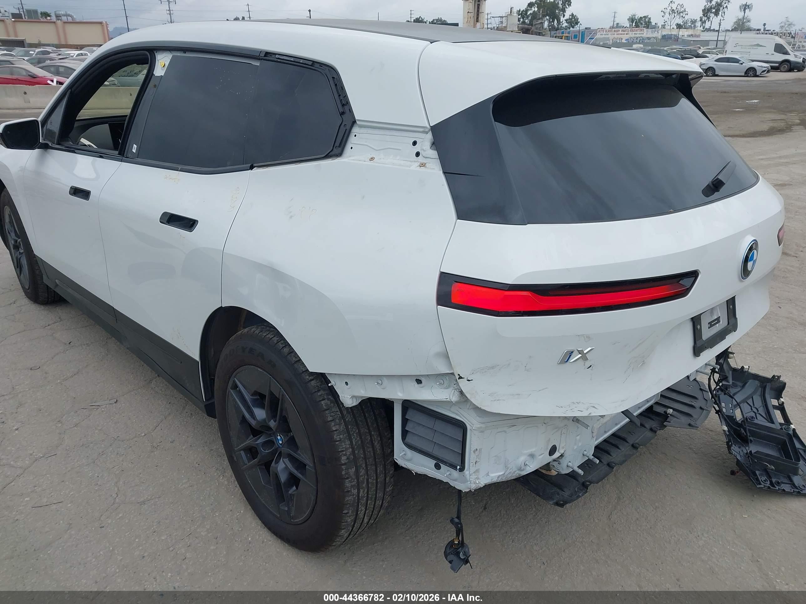 BMW IX image 6