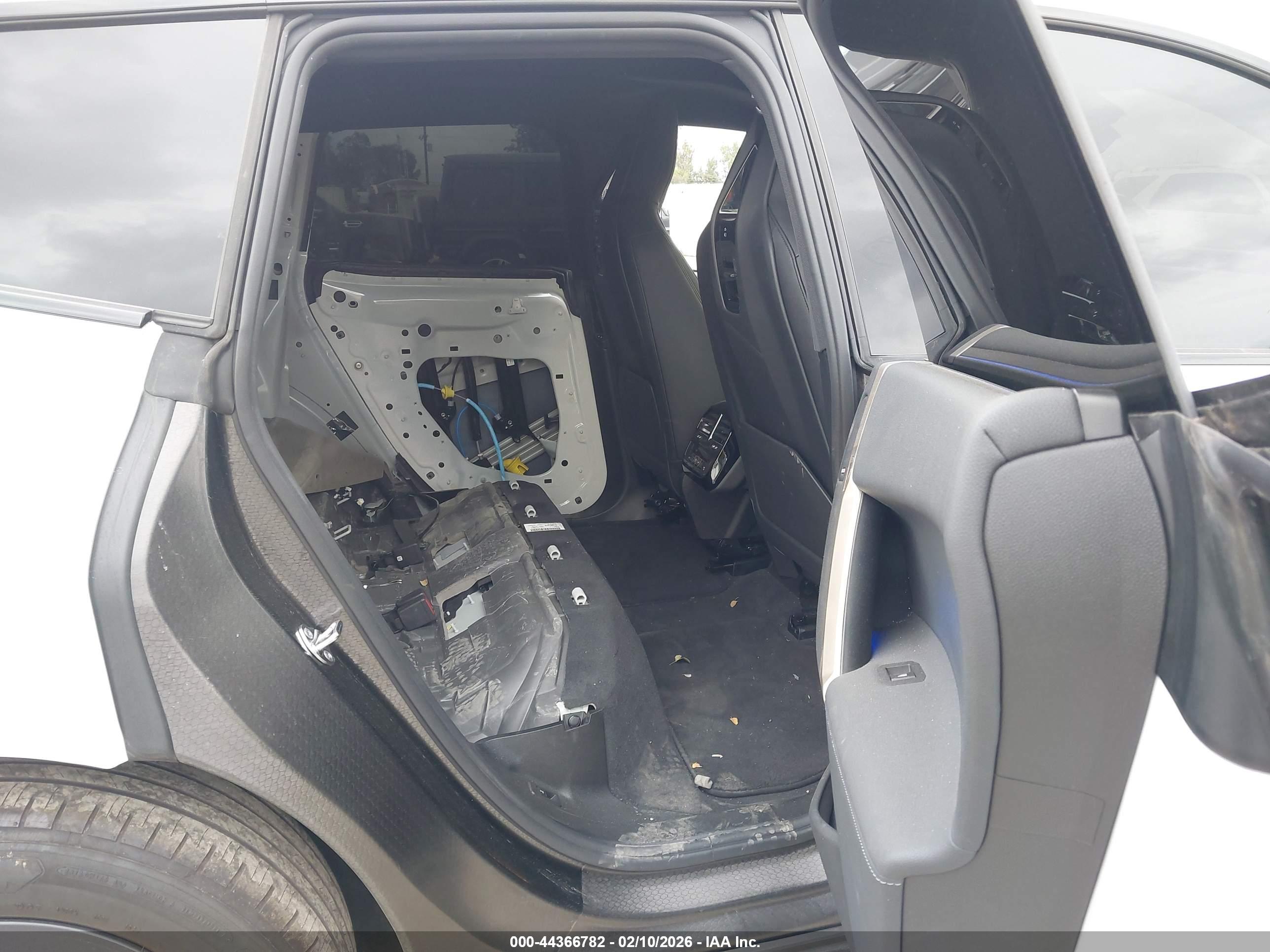 BMW IX image 8