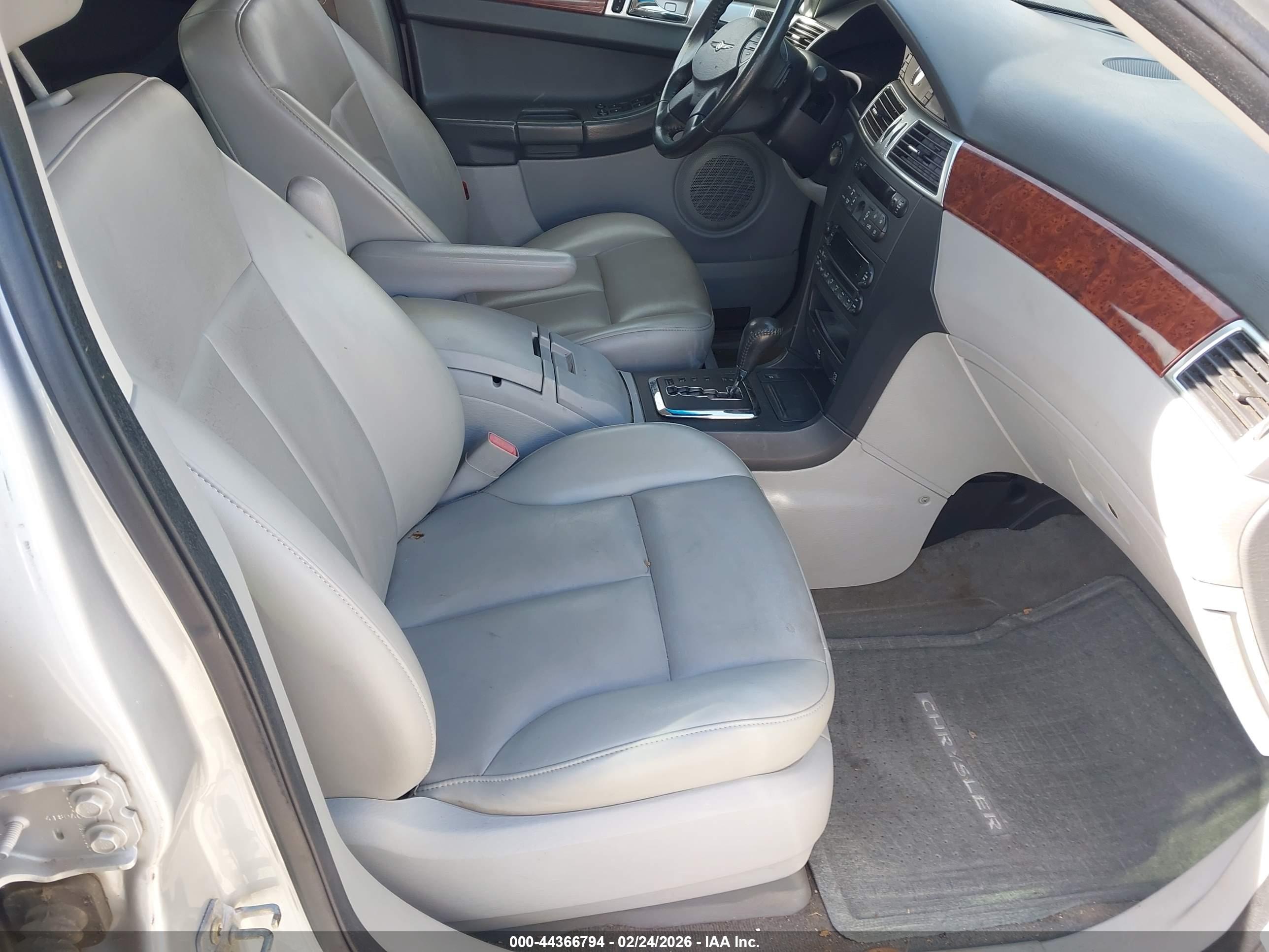 CHRYSLER PACIFICA image 5