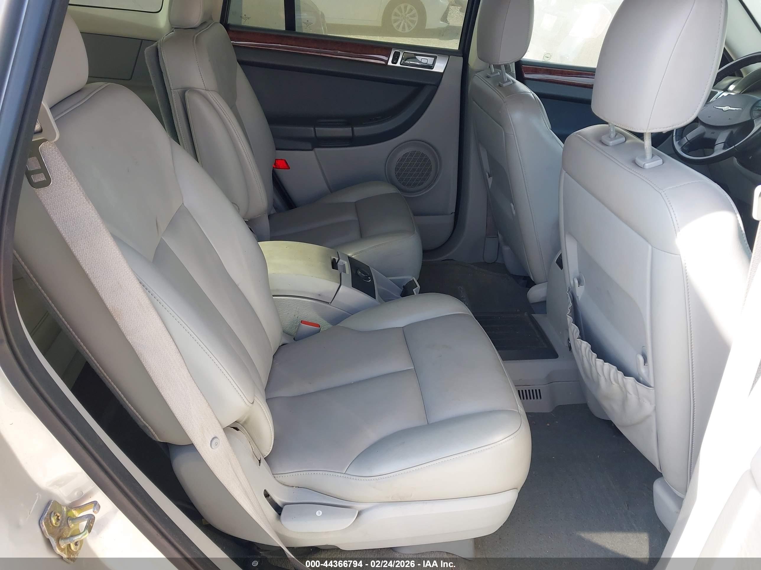 CHRYSLER PACIFICA image 8