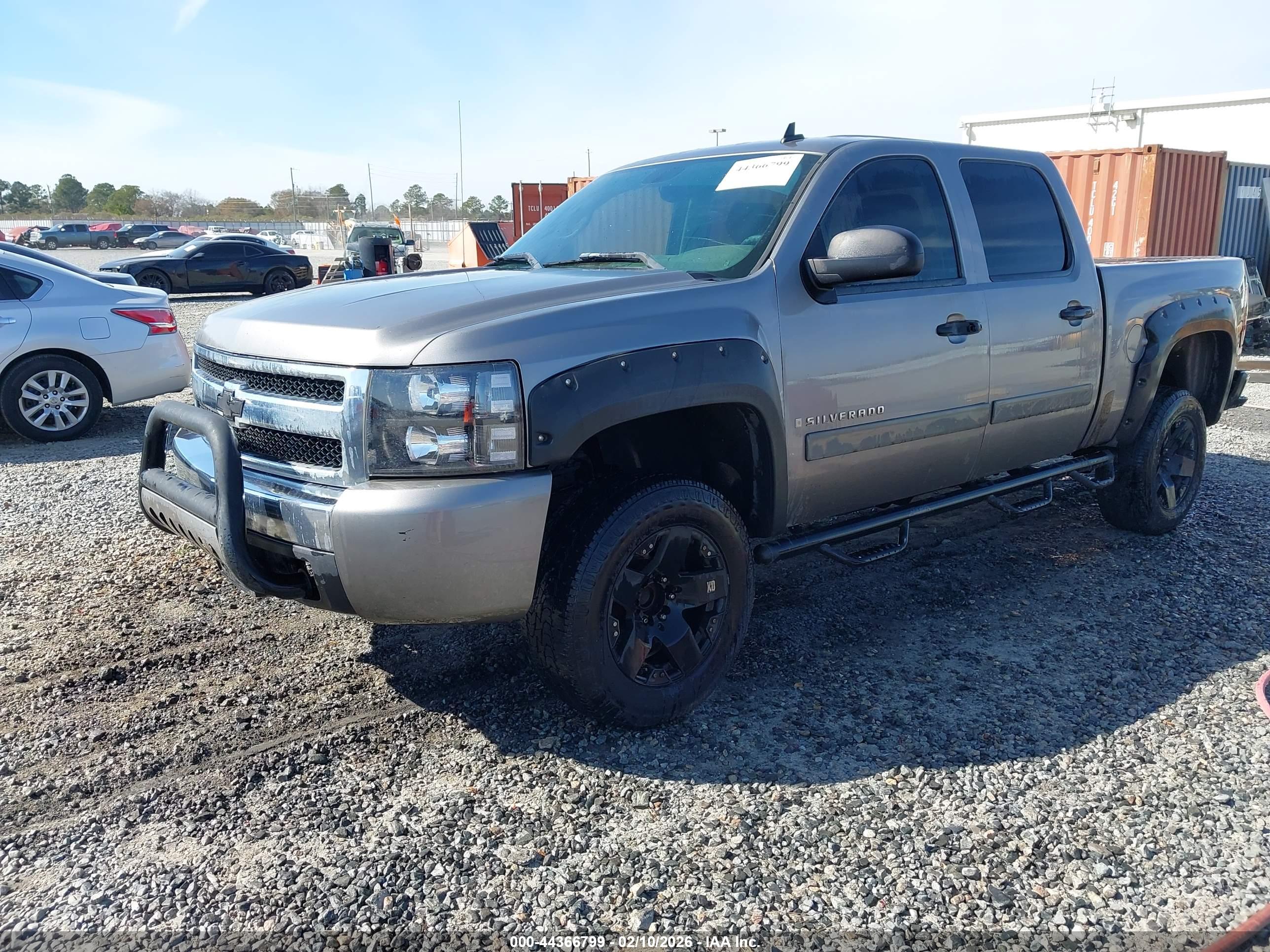 CHEVROLET SILVERADO image 2