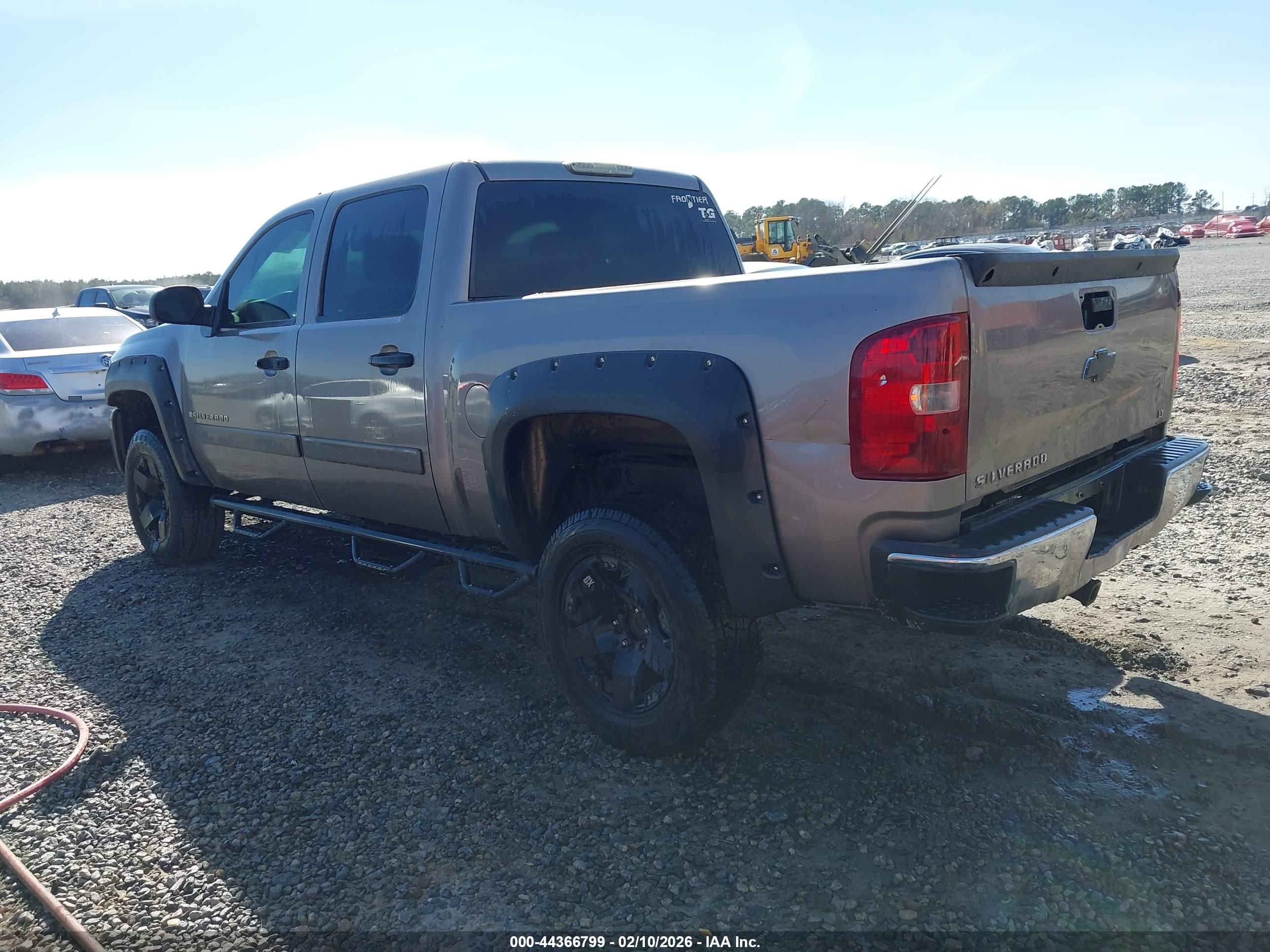 CHEVROLET SILVERADO image 3