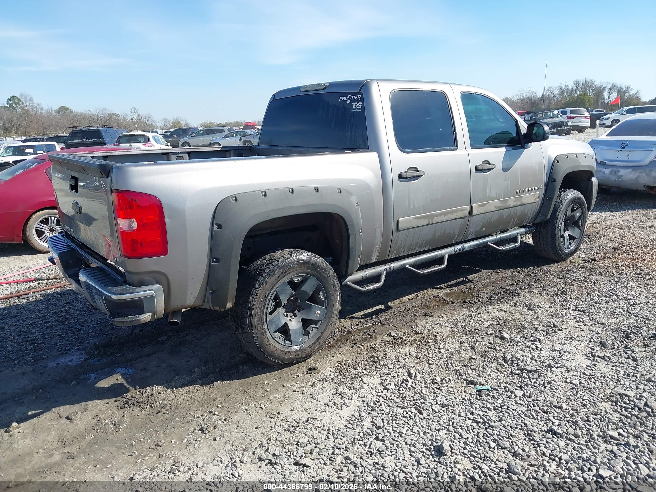 CHEVROLET SILVERADO image 4