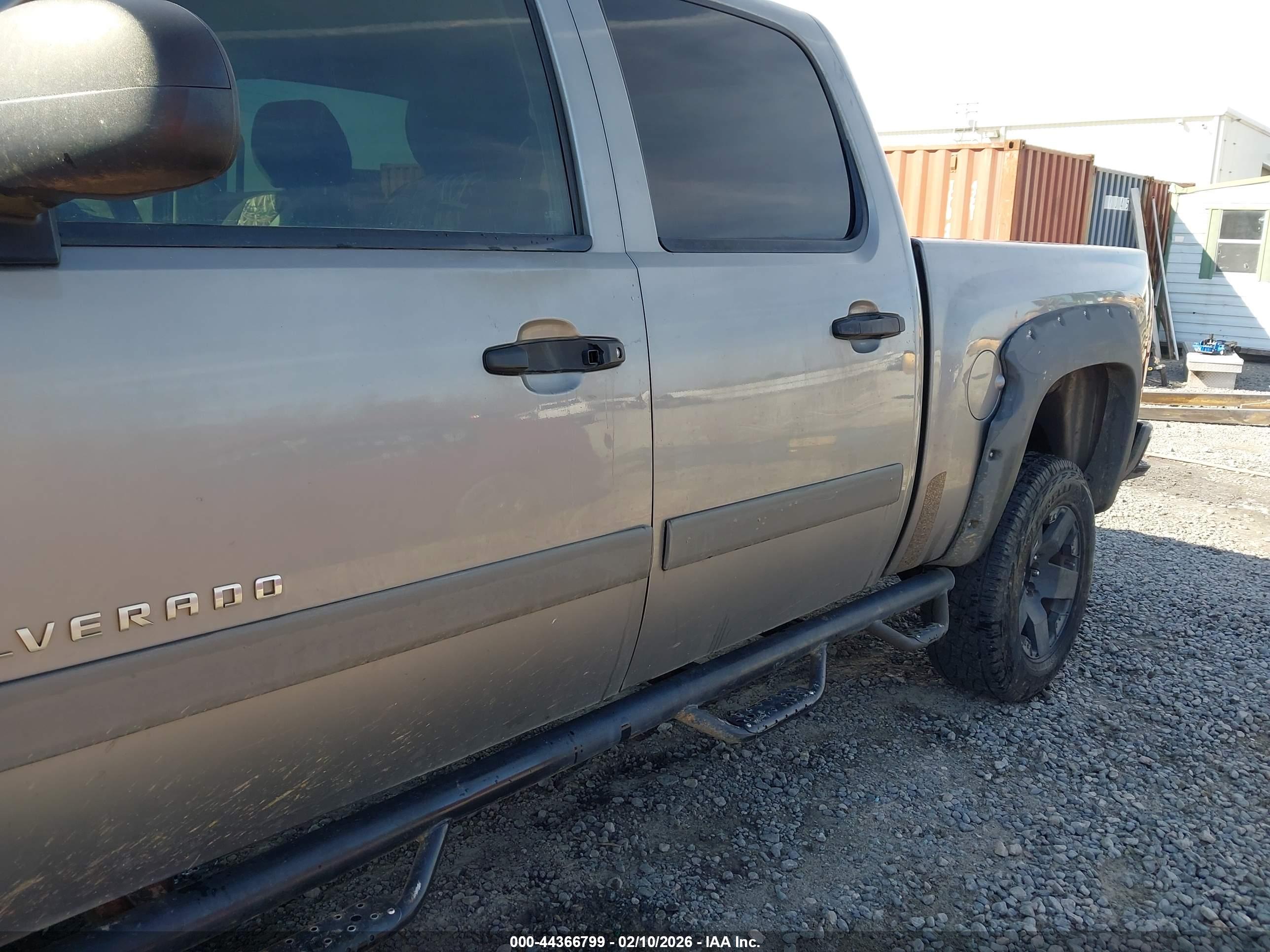 CHEVROLET SILVERADO image 6