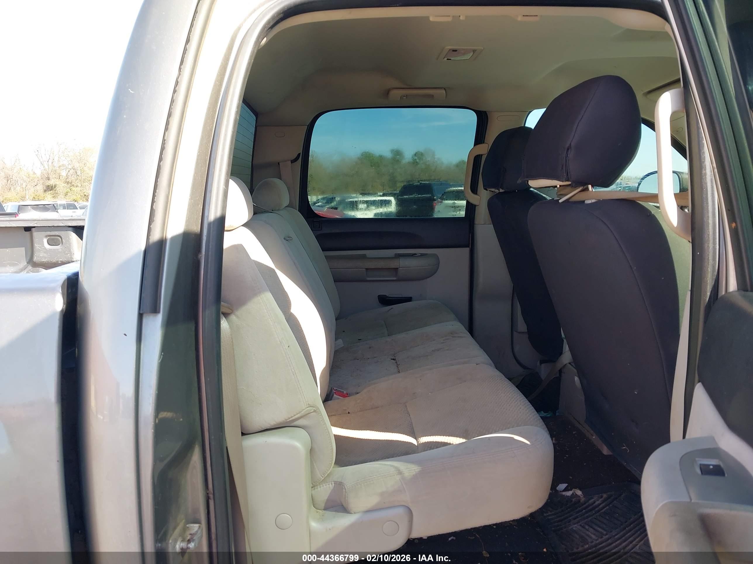 CHEVROLET SILVERADO image 8