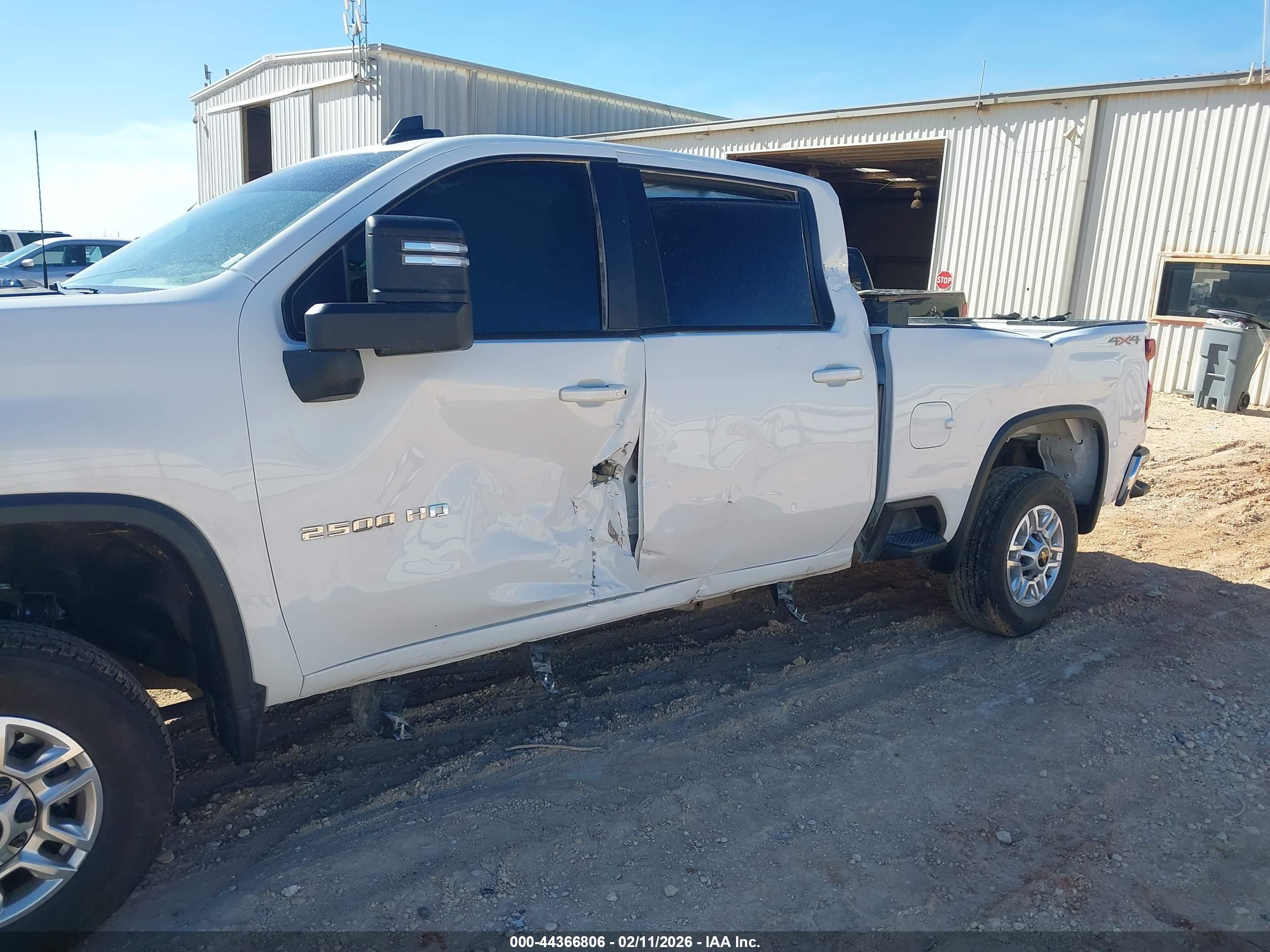 CHEVROLET SILVERADO image 6