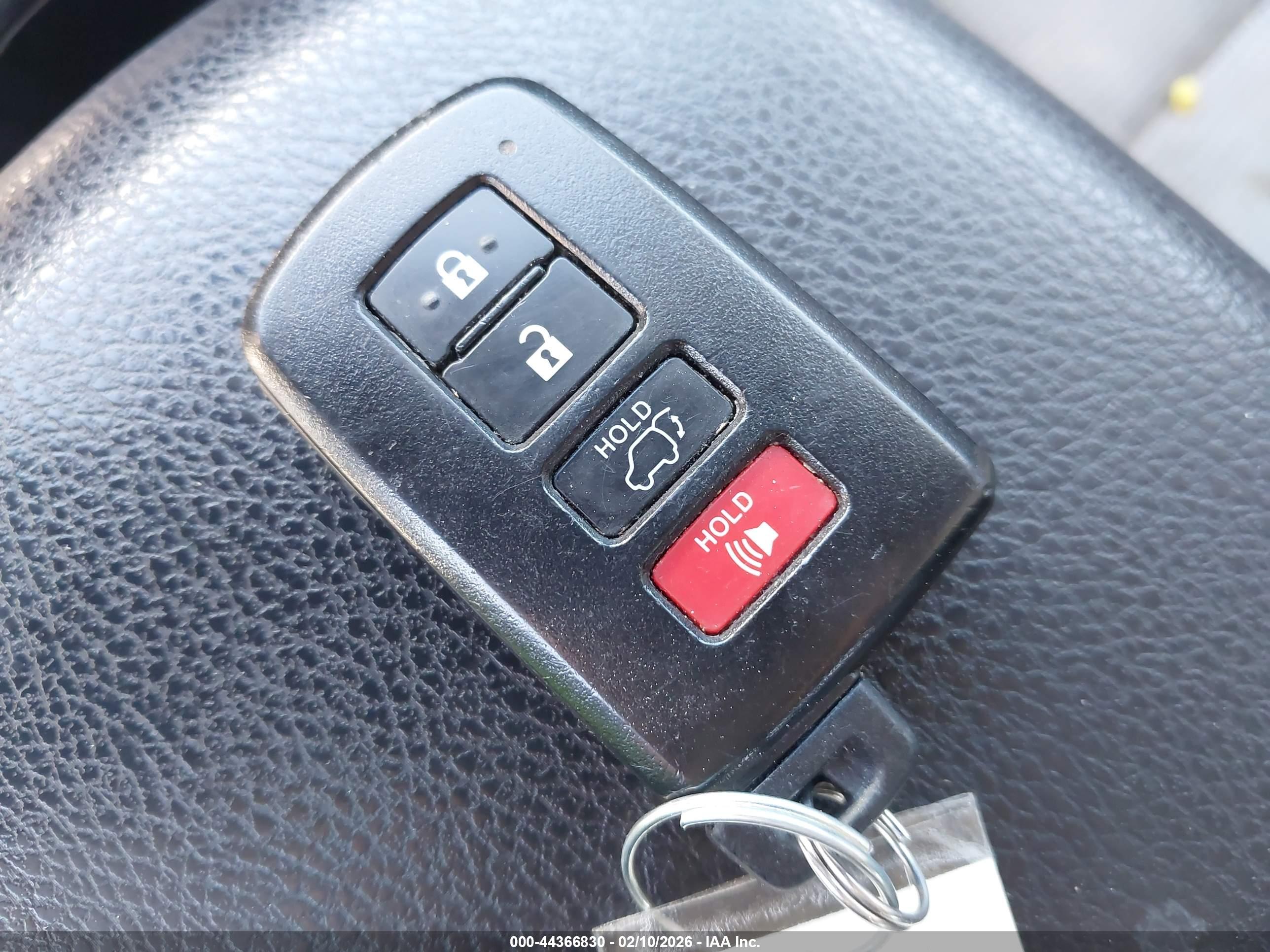 TOYOTA RAV4 image 11