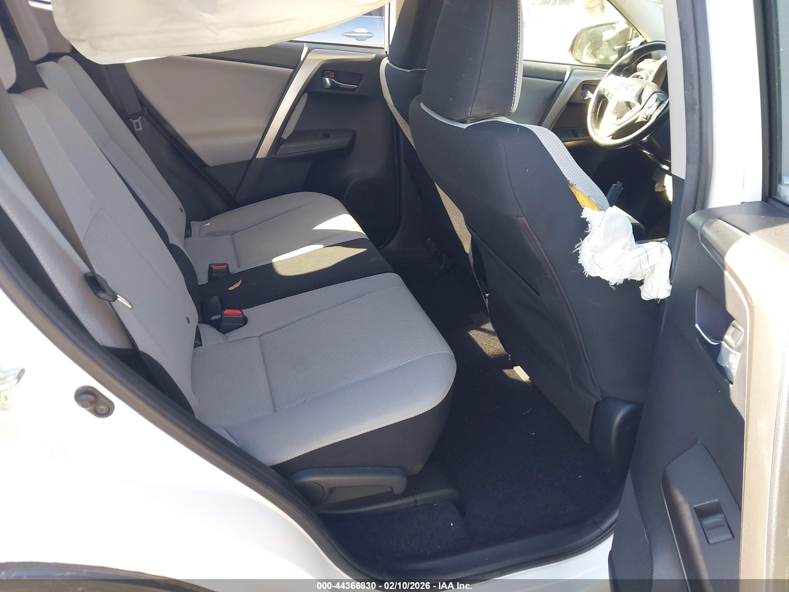TOYOTA RAV4 image 8