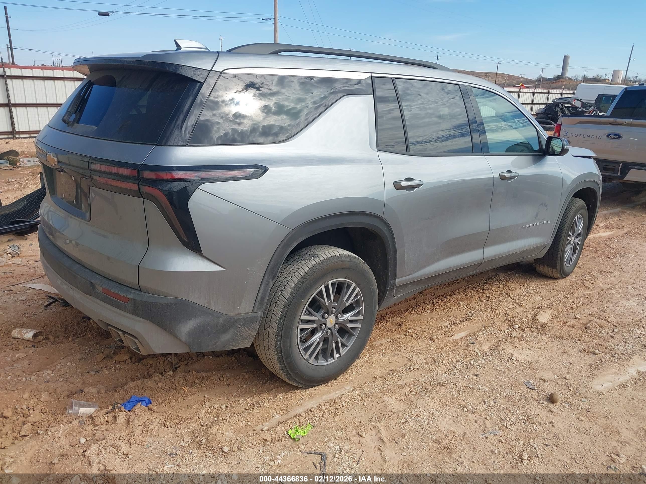CHEVROLET TRAVERSE image 4